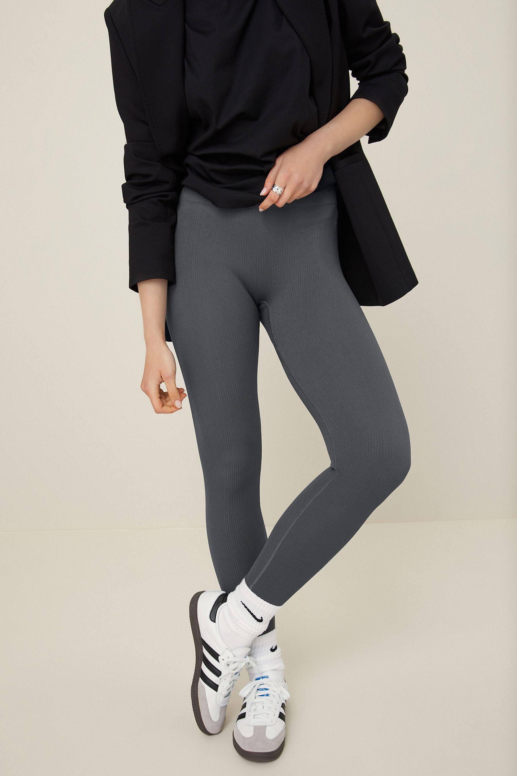 Next Leggings Gerippte, nahtlose Hochbund-Leggings, Kurzgröße (1-tlg)