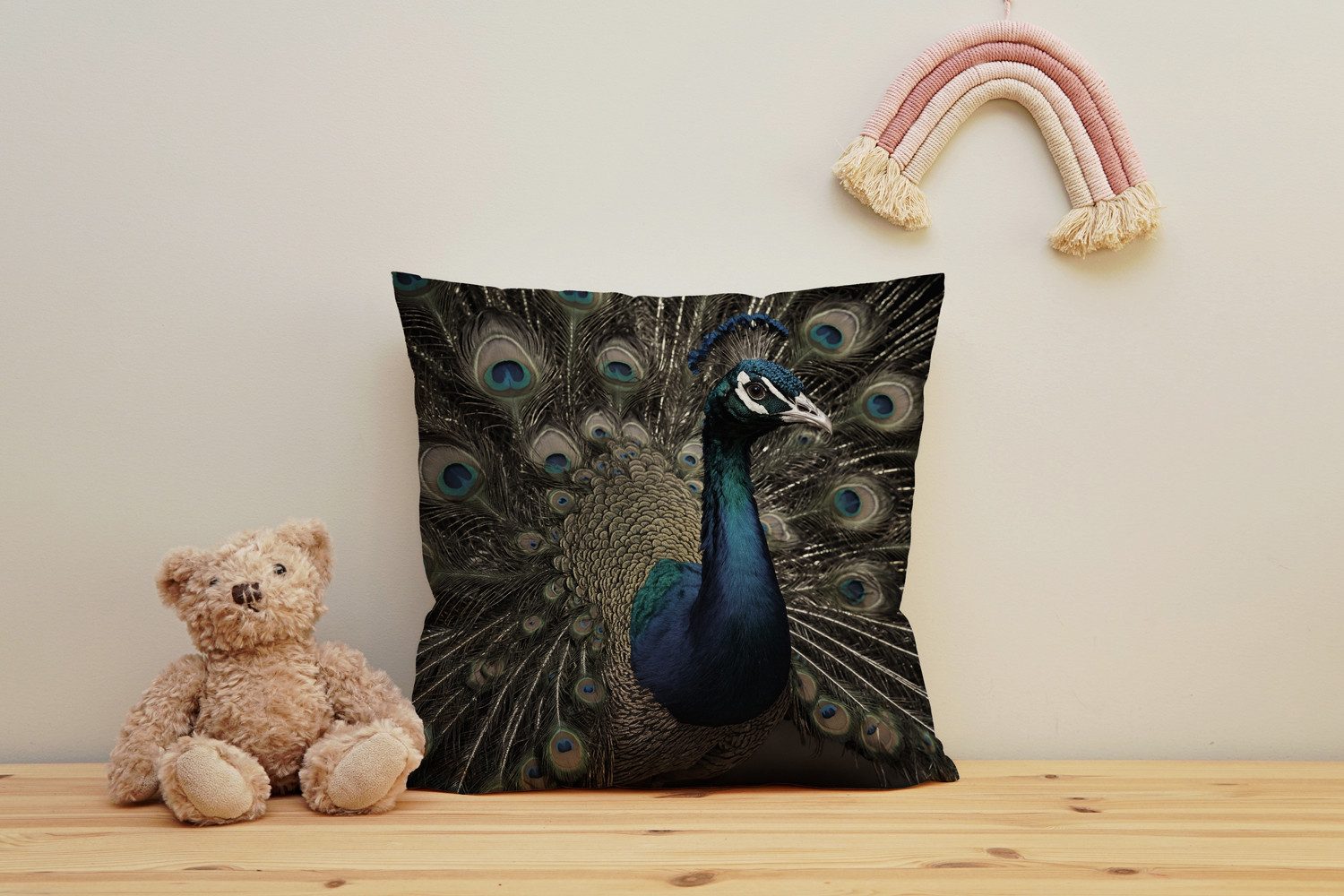 queence Dekokissen Pfau im voller Pracht, Kissenhülle mit HD Premium Druck, geruchsneutral, 40x40cm