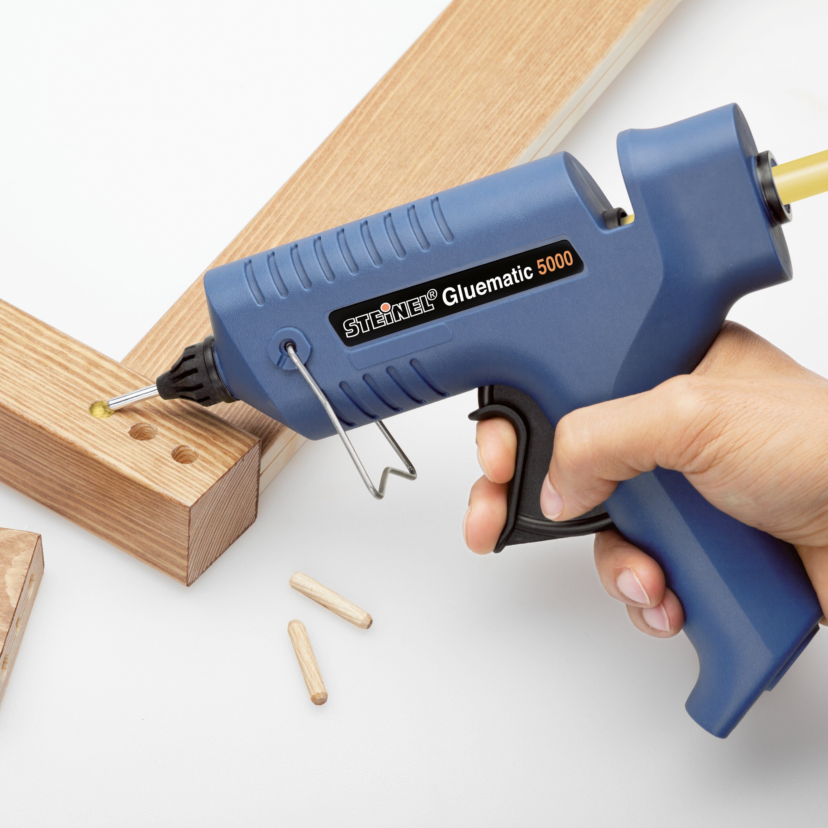 steinel Heißklebepistole Gluematic 5000, kabellos nutzbar, Ladestation, Abtropfschale, reparieren, dekorieren