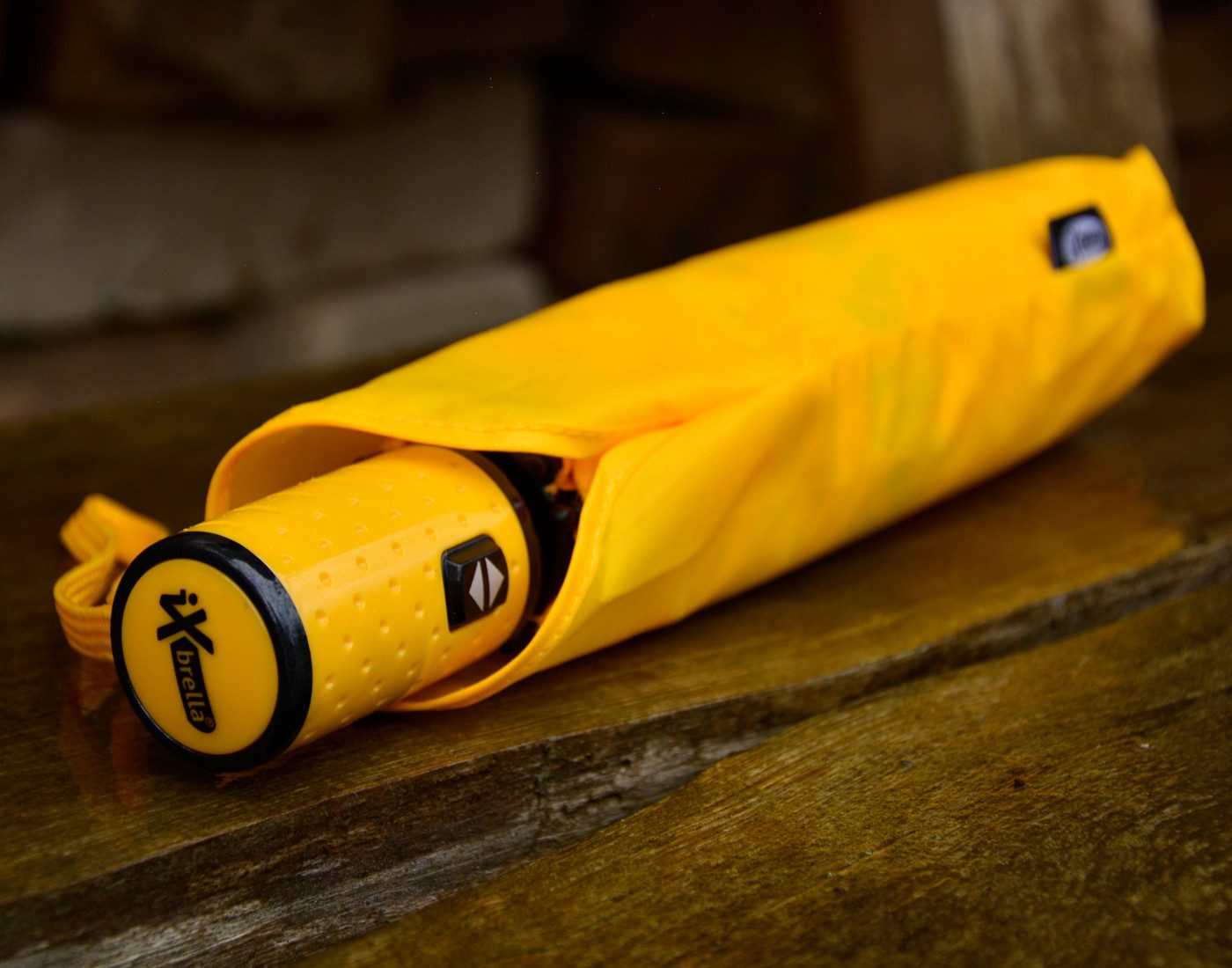 iX-brella Taschenregenschirm für Kinder Safety Reflex mit Auf-Zu-Automatik, kräftige Farben mit reflektierenden Streifen
