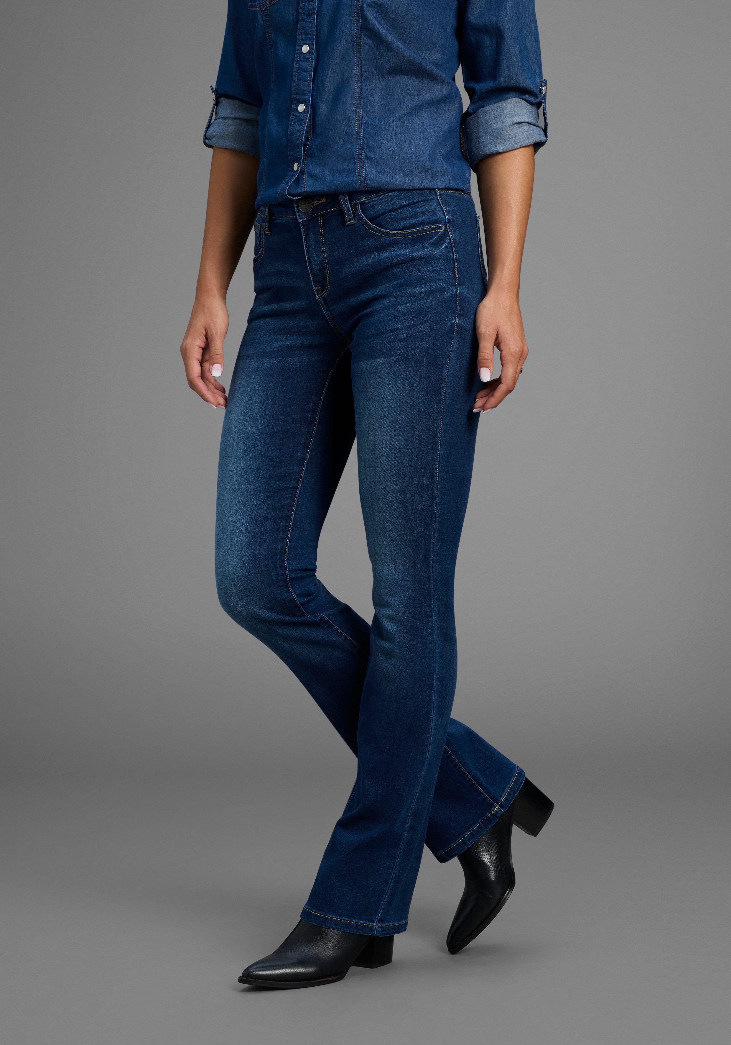 Arizona Bootcut-Jeans Ultra-Stretch normale Passform, Baby-Bootcut, Used-Look-Waschung