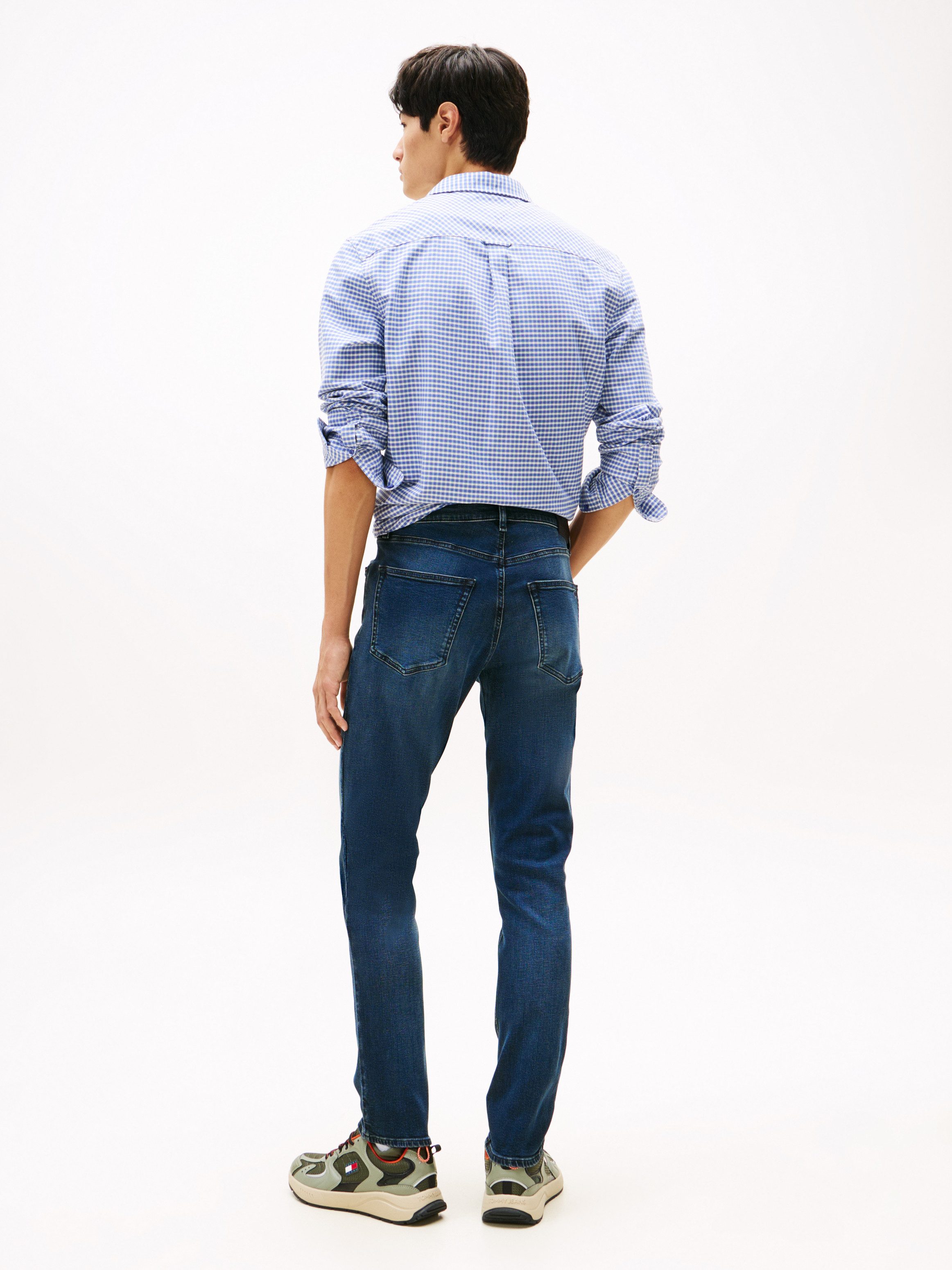 Tommy Jeans Gerade Jeans Scanton Slim Mit Markenlabel aus Leder hinten – Bild 5 von 5