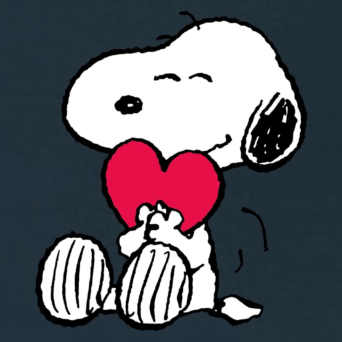 Spreadshirt T-Shirt Peanuts Snoopy mit Herz Brustmotiv Frauen T-Shirt (1-tlg) Slim Fit, fällt klein aus