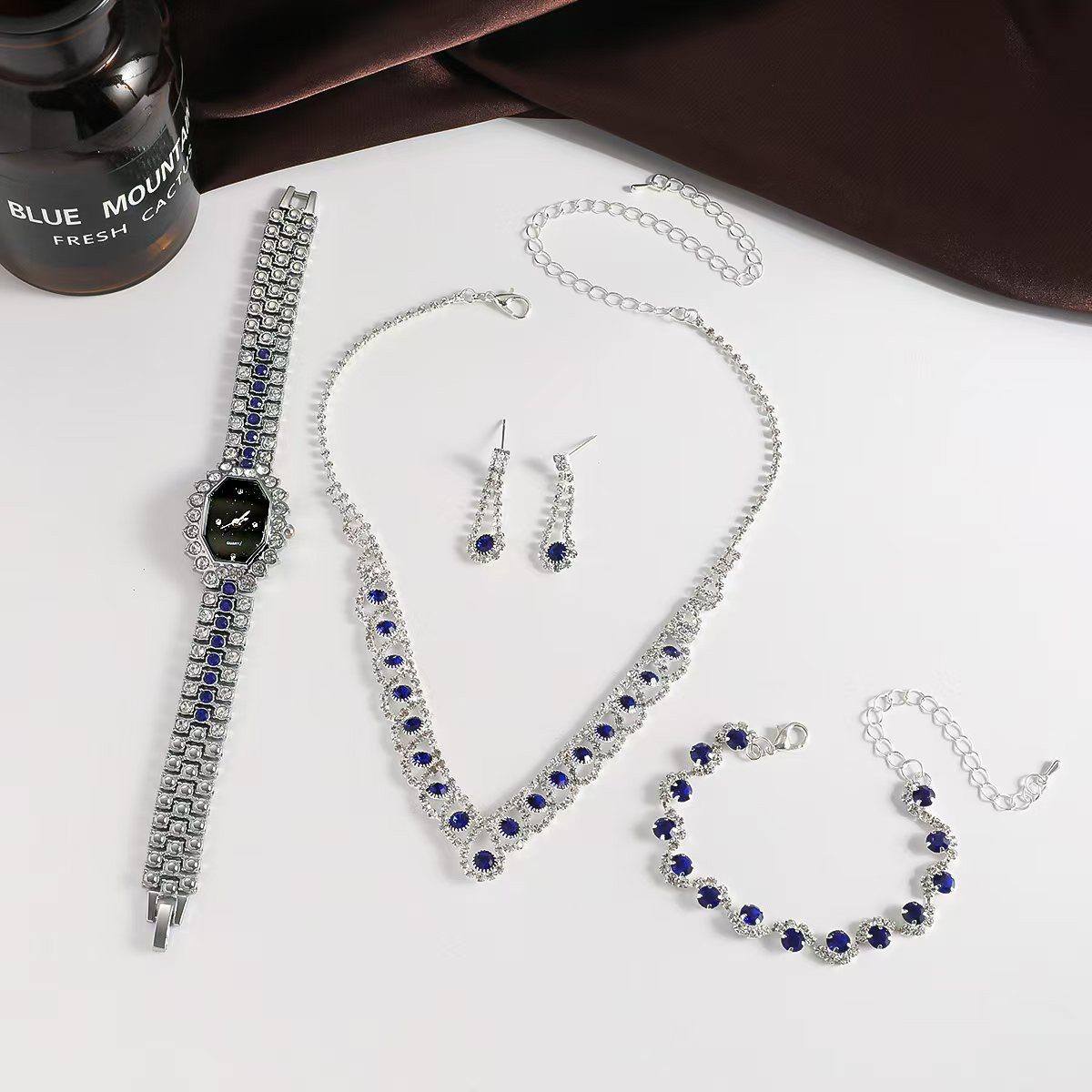ibettertec Quarzuhr Edles Schmuck-Set für Damen: Armbanduhr, Kette, Ohrringe, (Premium Damen-Uhren & Schmuck-Set – Stilvolles Accessoire-Set als Geschenkidee), Armkettchen im Geschenkbox