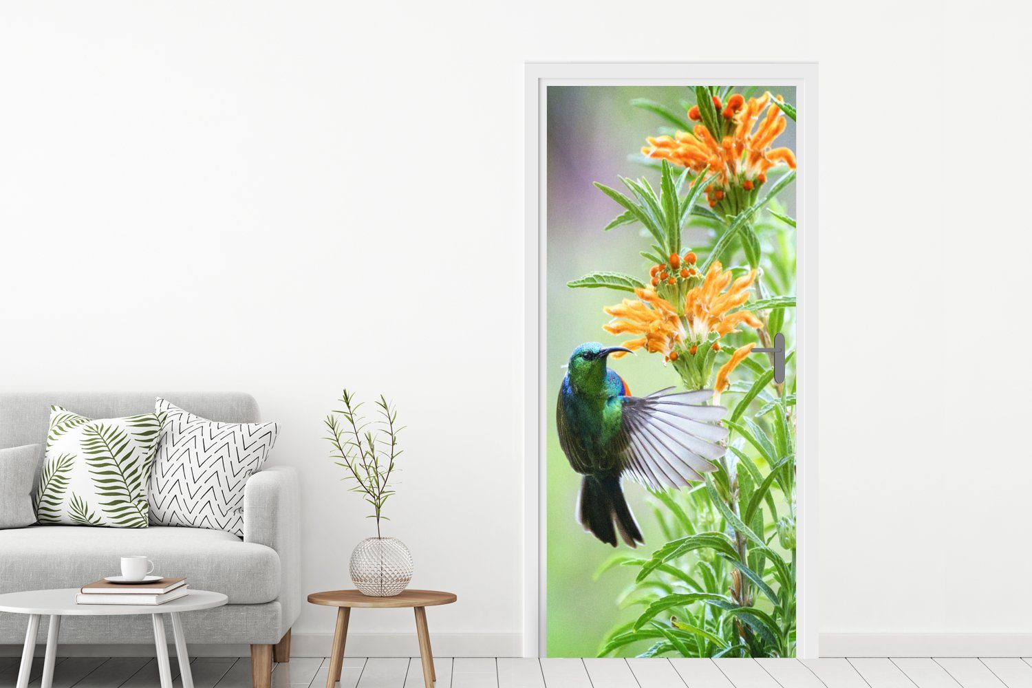 Tür, cm Fototapete orangefarbenen, Pflanzen eines mit MuchoWow Türtapete Matt, bunten bedruckt, für 75x205 (1 St), neben Nahaufnahme Türaufkleber, Vogels