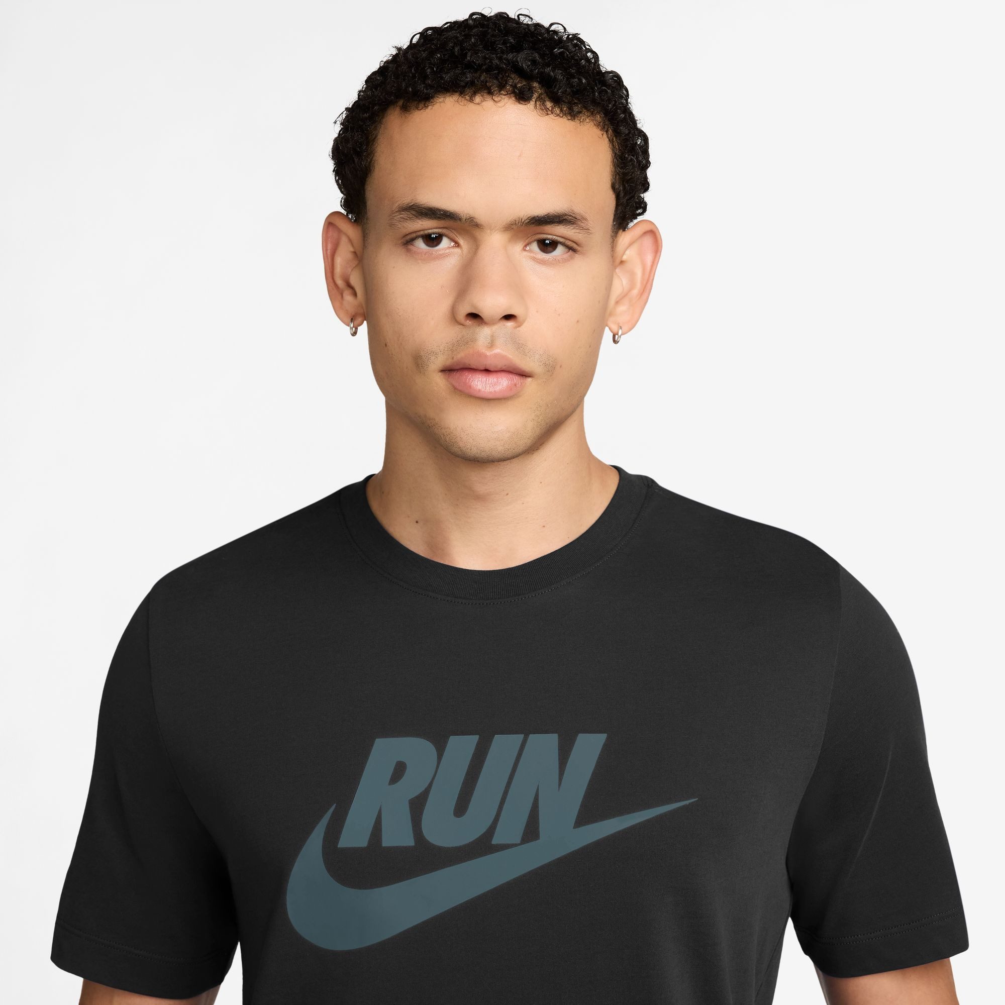 Nike Laufshirt M NK DF TEE RUN SWOOSH für Erwachsene, sportlicher Stil, für Lauftraining