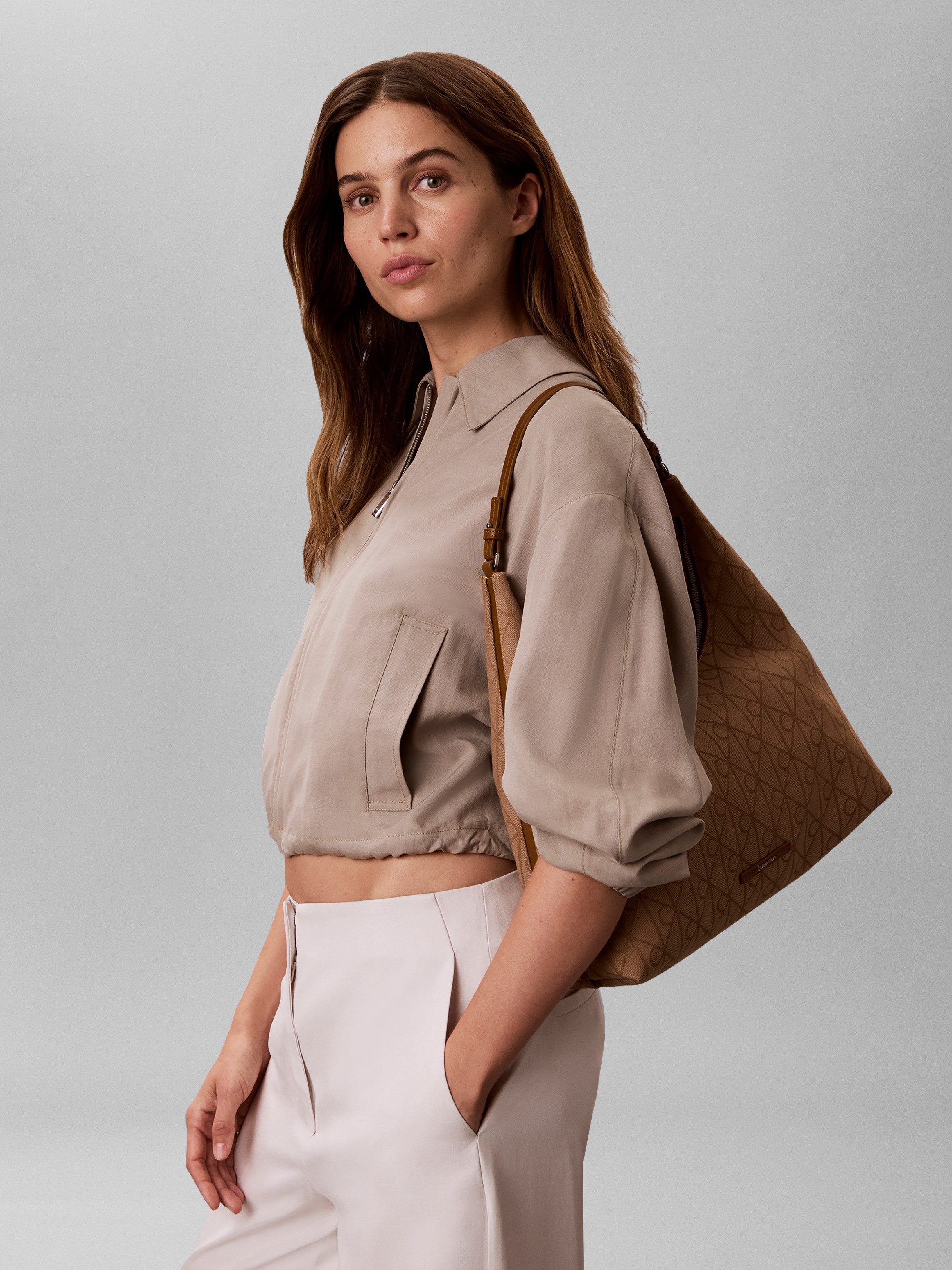 Calvin Klein Schultertasche EMBLEM JACQUARD SHOULDER BAG, Damen Handtasche, Umhängetasche, Schultertasche
