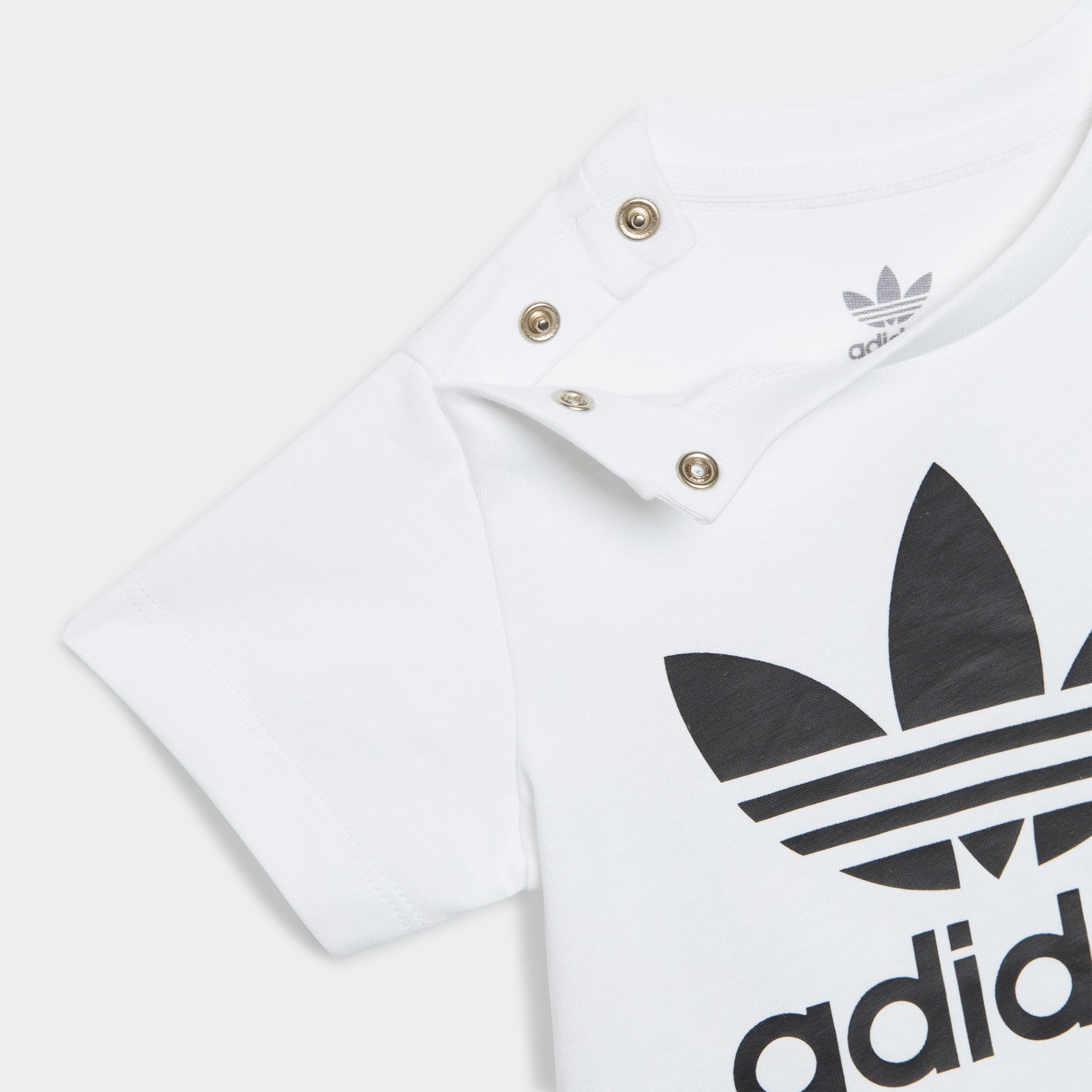 adidas Originals T-Shirt TREFOIL TEE für Babys, sportlicher Schnitt, mit kurzen Ärmeln, mit Knopfleiste