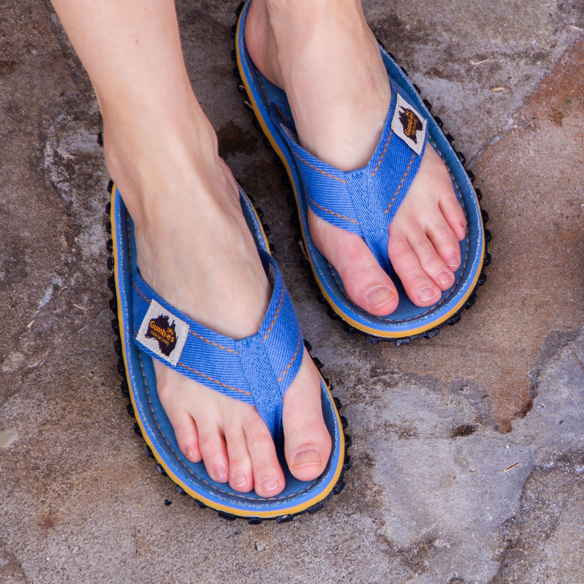 Gumbies Classic in Light Blue T-Strap-Zehentrenner Hergestellt aus recycelten Materialien