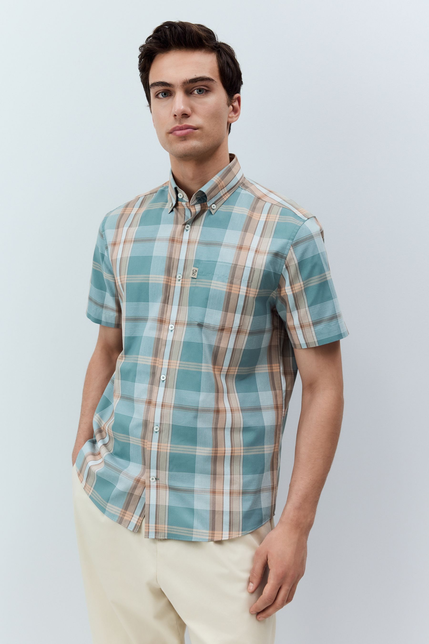 Next Kurzarmhemd Pflegeleichtes Button-Down-Oxfordhemd, Regular-Fit (1-tlg)