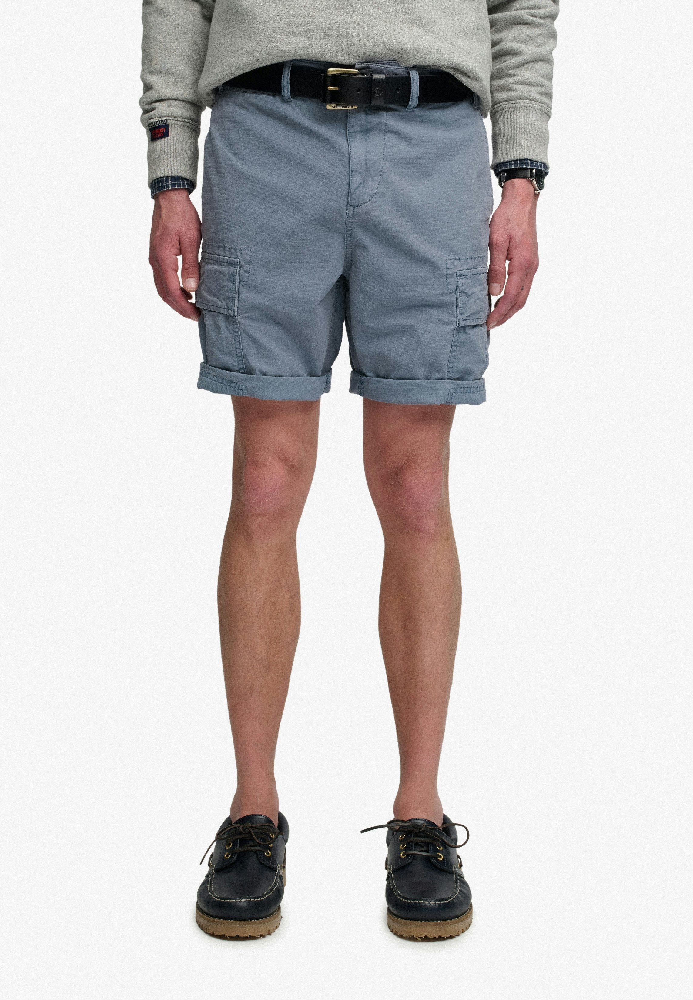 Superdry Cargoshorts RIPSTOP LIGHT CARGO SHORT Relaxed Fit, knielange Schnittform, mit Reißverschluss