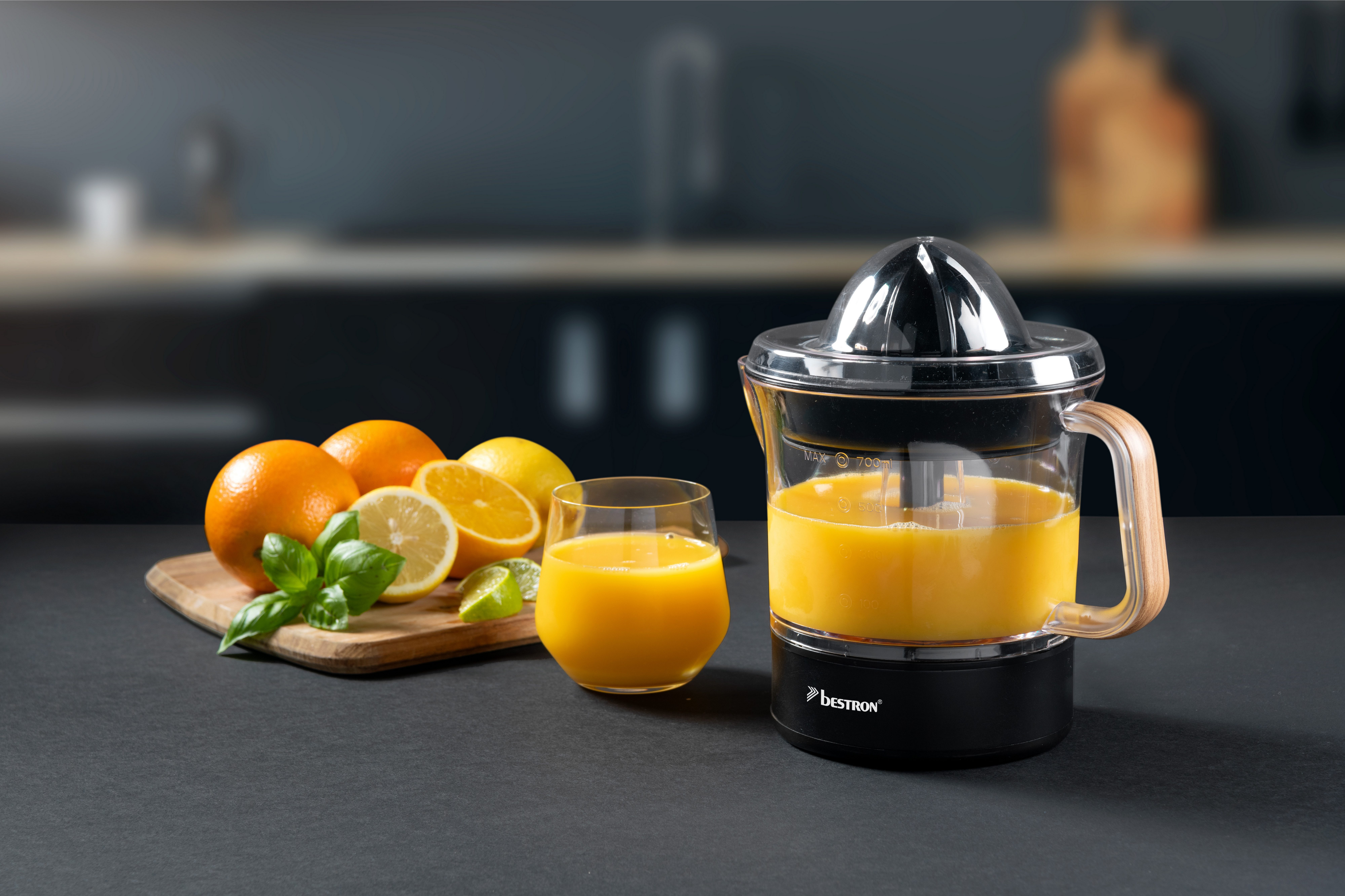bestron Zitruspresse ACJ350, 40 W, 700 ml mit 2 Presskegeln & Frischhaltedeckel