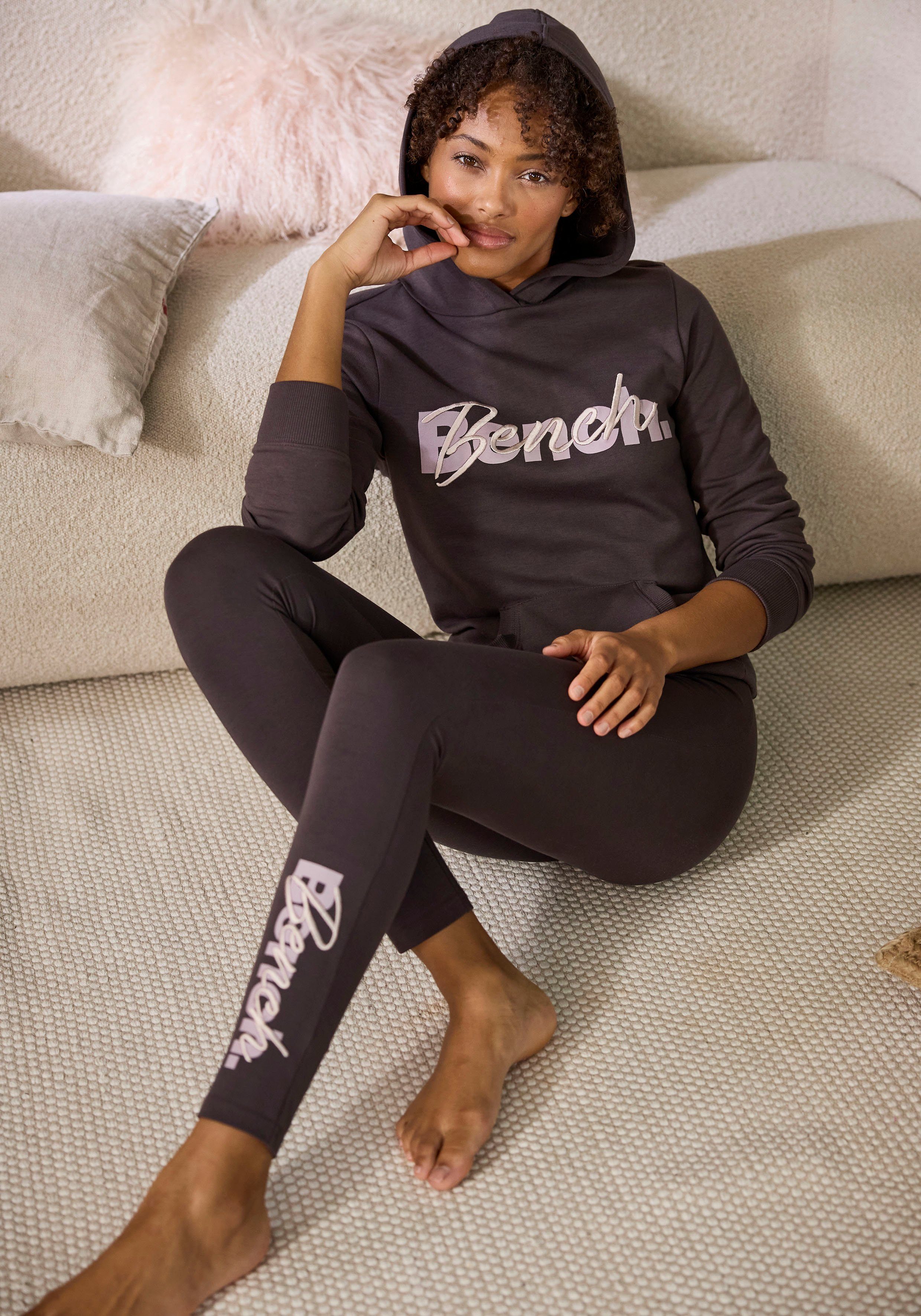 Bench. Loungewear Kapuzensweatshirt mit Kängurutasche, Loungeanzug, Hoodie – Bild 3 von 5