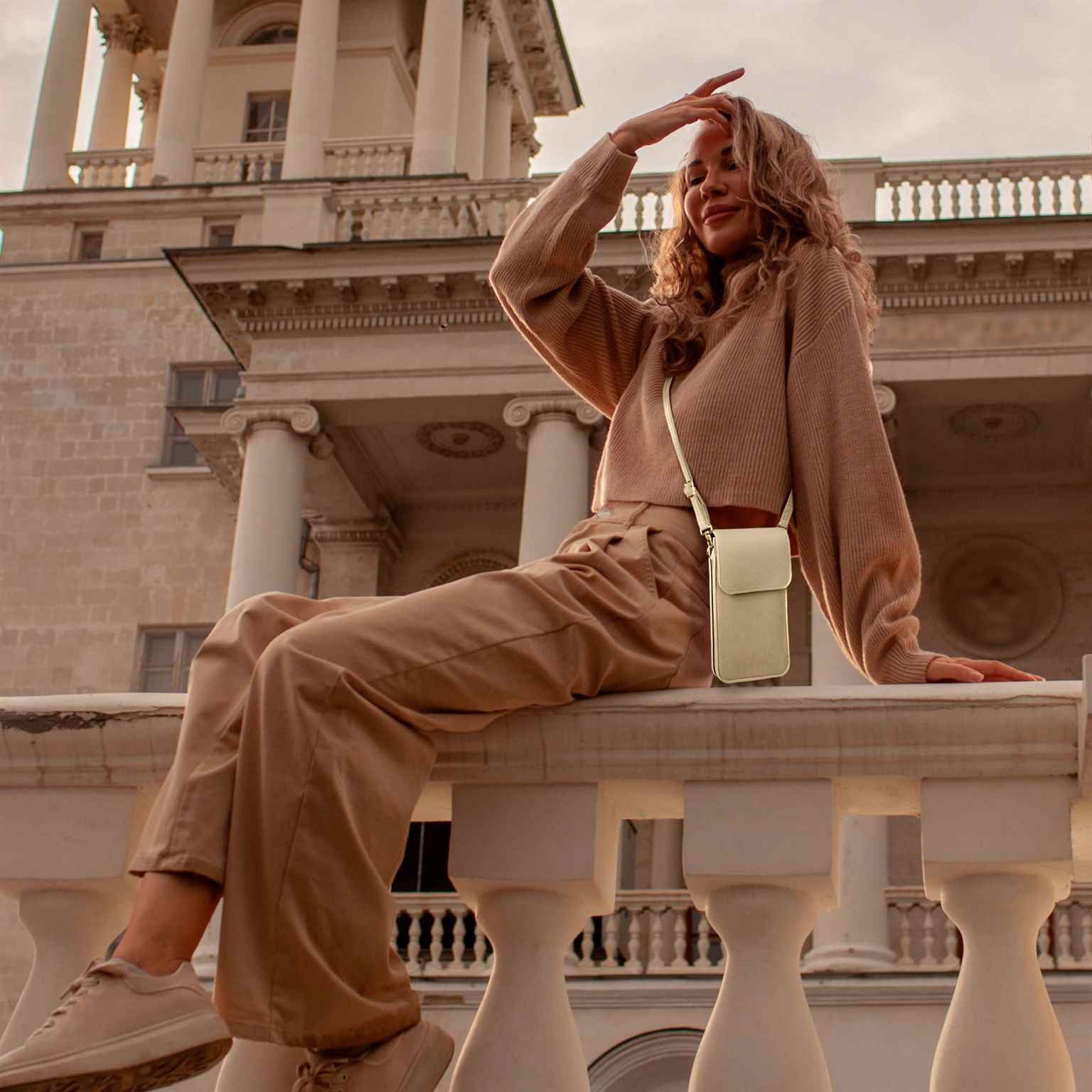 moex Handyhülle moex® CitySling für Xiaomi Redmi Note 13 Pro+ 5G, Handytasche zum Umhängen kleine Handtasche mit Handyfach Touch-Fenster