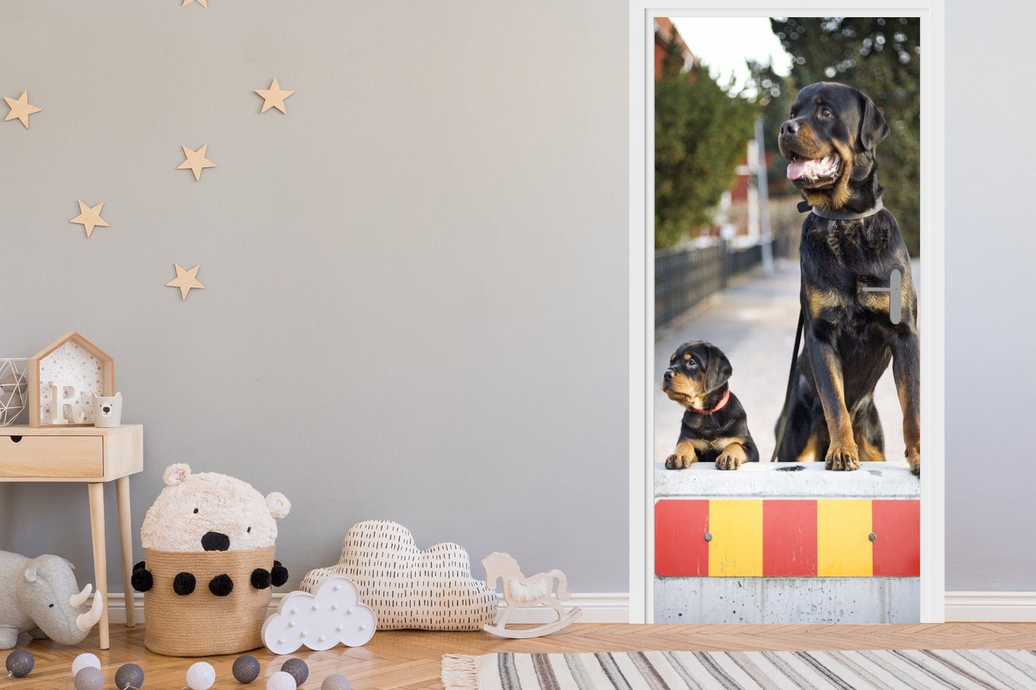 MuchoWow Türtapete Rottweiler-Welpe neben erwachsenen Türaufkleber, bedruckt, Matt, für 75x205 (1 St), Rottweiler, einem cm Tür, Fototapete