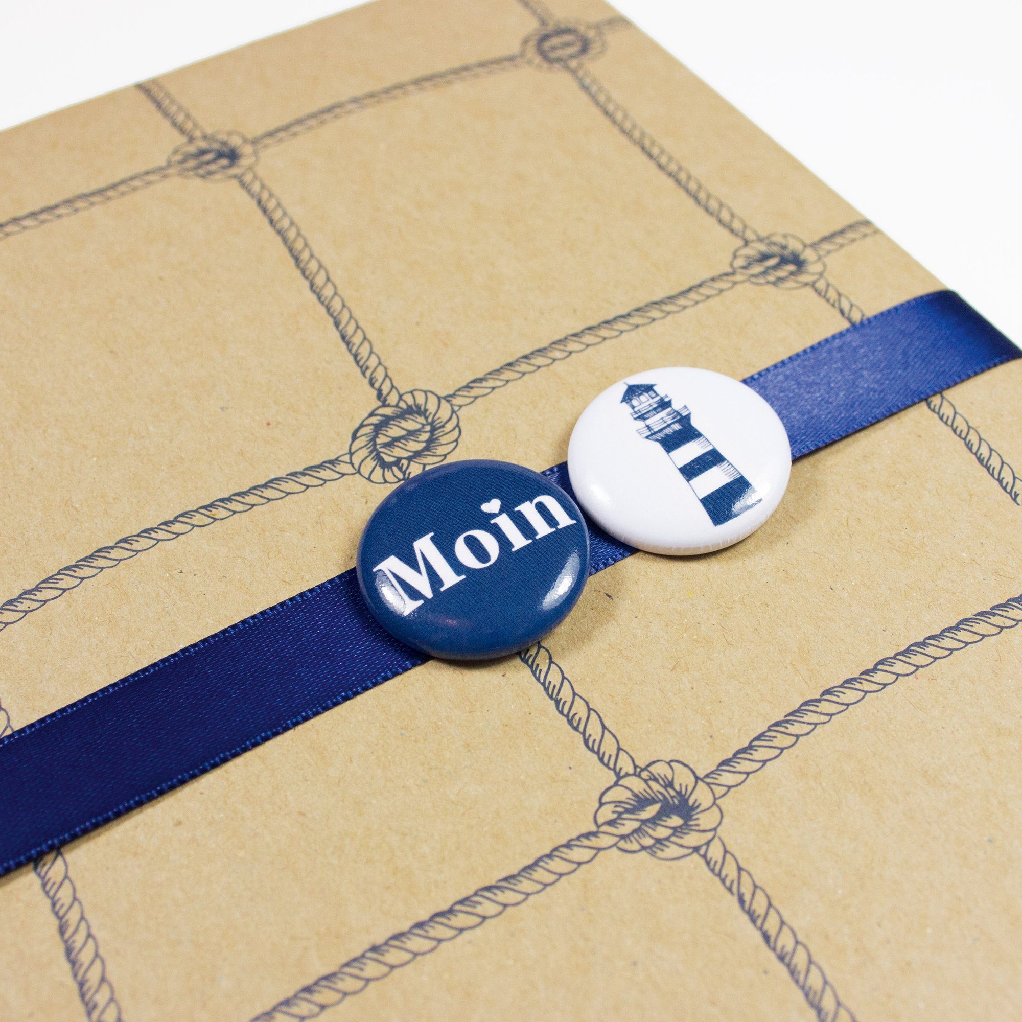 Bow & Hummingbird Button Button Moin