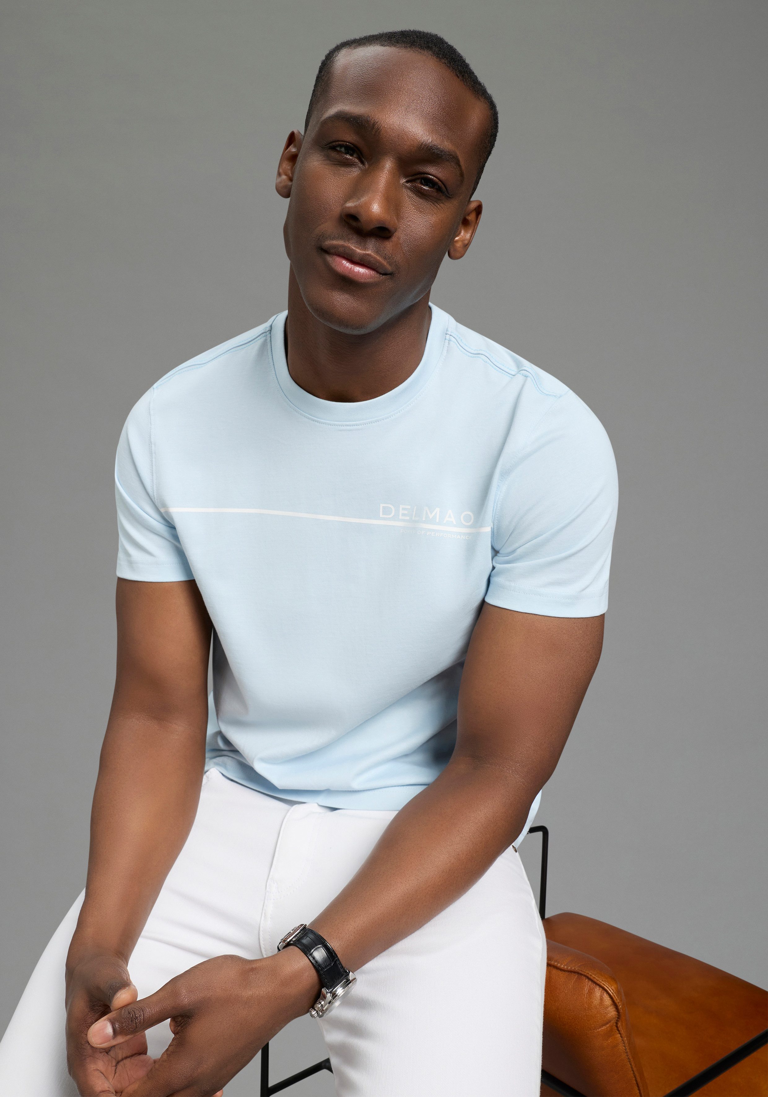 DELMAO T-Shirt Kurzarm, mit coolem Print, Rundhalsausschnitt, aus 100% Baumwolle