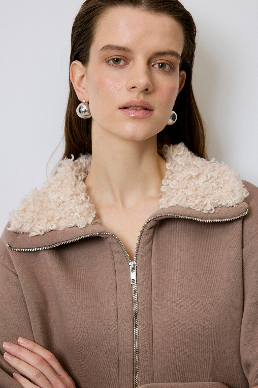 touche prive Kapuzenpullover SWEATSHIRT MIT KUNSTPELZKRAGEN