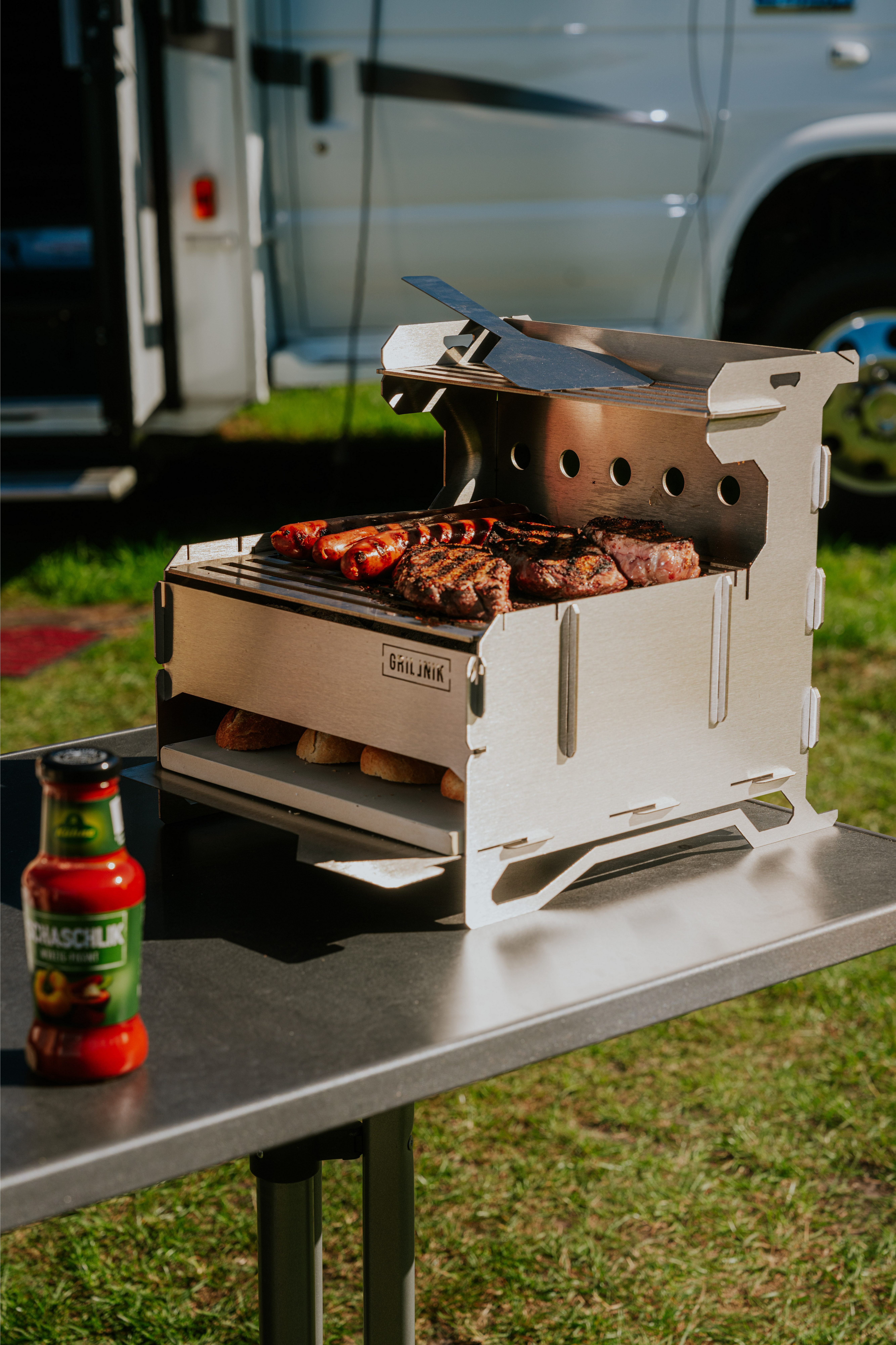 GRILLNIK Holzkohlegrill Edelstahlgrill Pro 30×30 cm–Outdoorgrill mit Ofenfunktion & Pizzastein, Kompakt, robust, modular – Pizzastein inklusive
