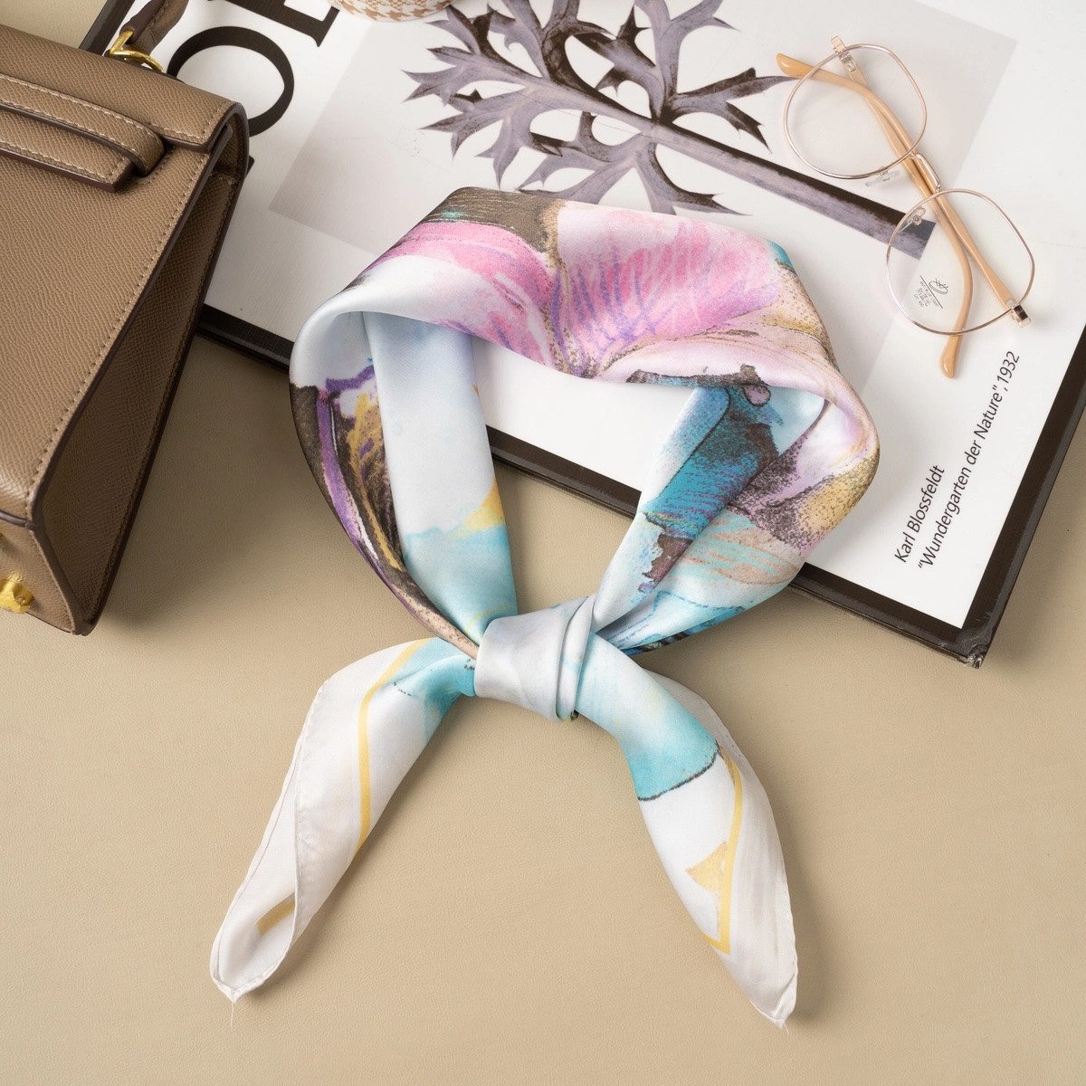 LK Trend & Style Modetuch Quadratisches Tuch 70x70 Seideneffekt, (Hochwertiges Muttertag Geschenk), Seidenoptik, leicht, weich und fließend