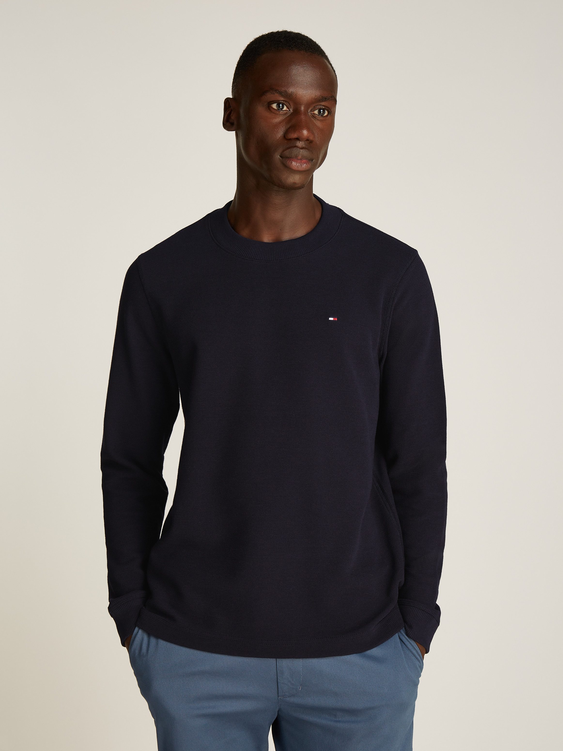 Tommy Hilfiger Rundhalspullover TEXTURED LS TEE mit Rundhalsausschnitt