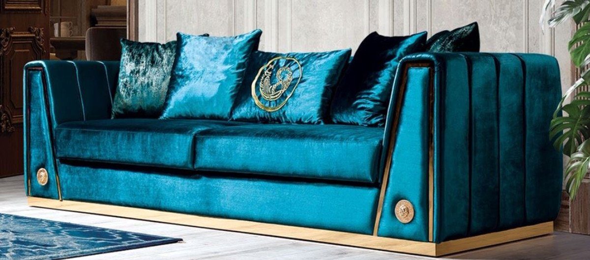 Casa Padrino Sofa Luxus Couch Türkis / Gold 260 x 90 x H. 76 cm - Edles Wohnzimmer Sofa mit dekorativen Kissen - Luxus Möbel