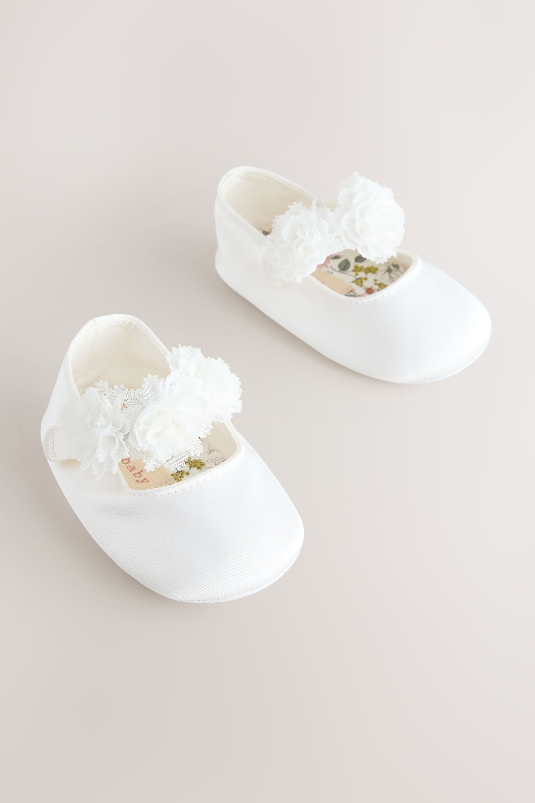Next Baby Satin-Schuhe mit Blumendetail Babystiefel – Bild 5 von 5