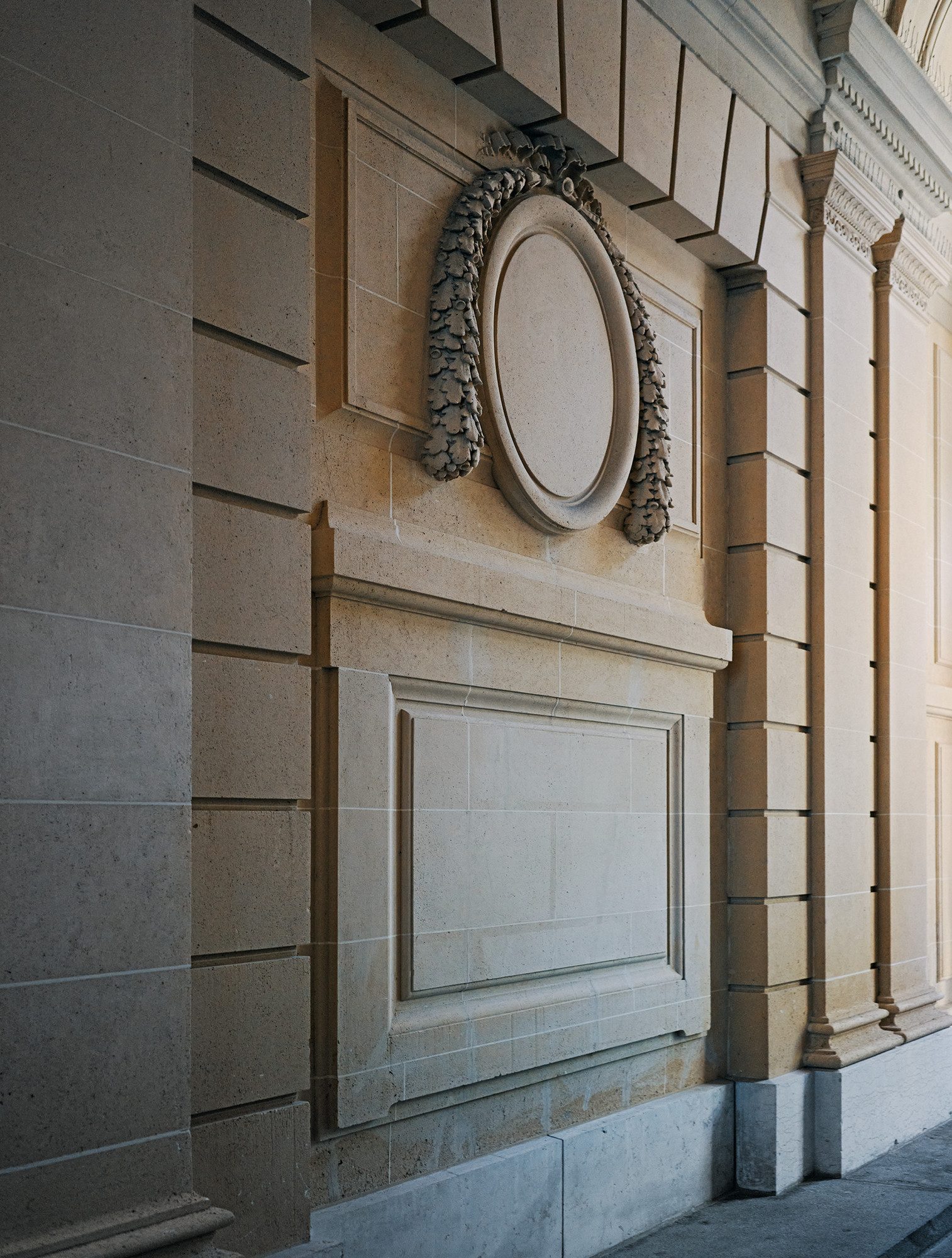 living walls Vliestapete Fototapete Fassade Klassik Sandbeige - Architektur, strukturiert, matt, (1 St)