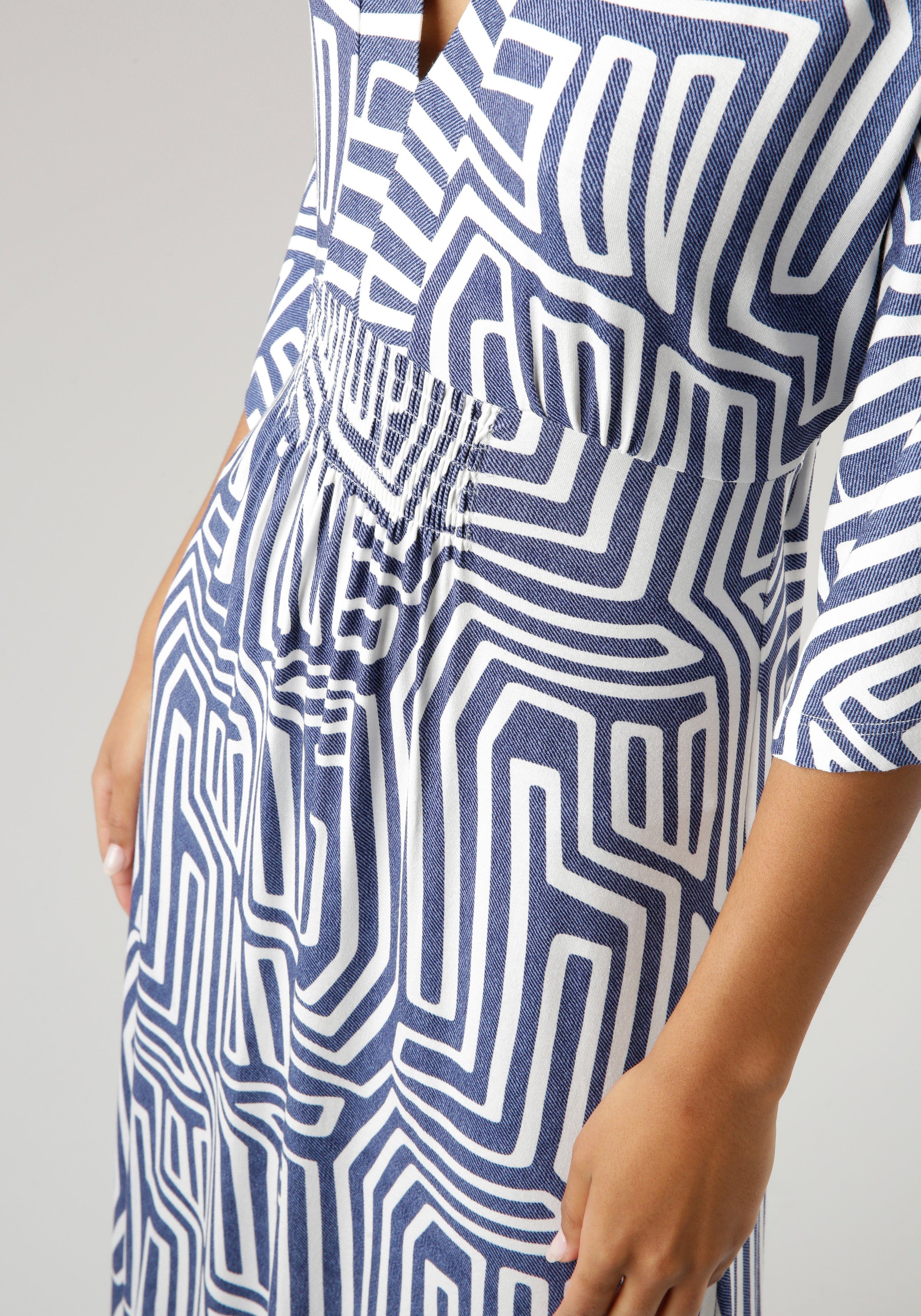 Aniston SELECTED Sommerkleid mit grafischem Druck in Jeansfarbe