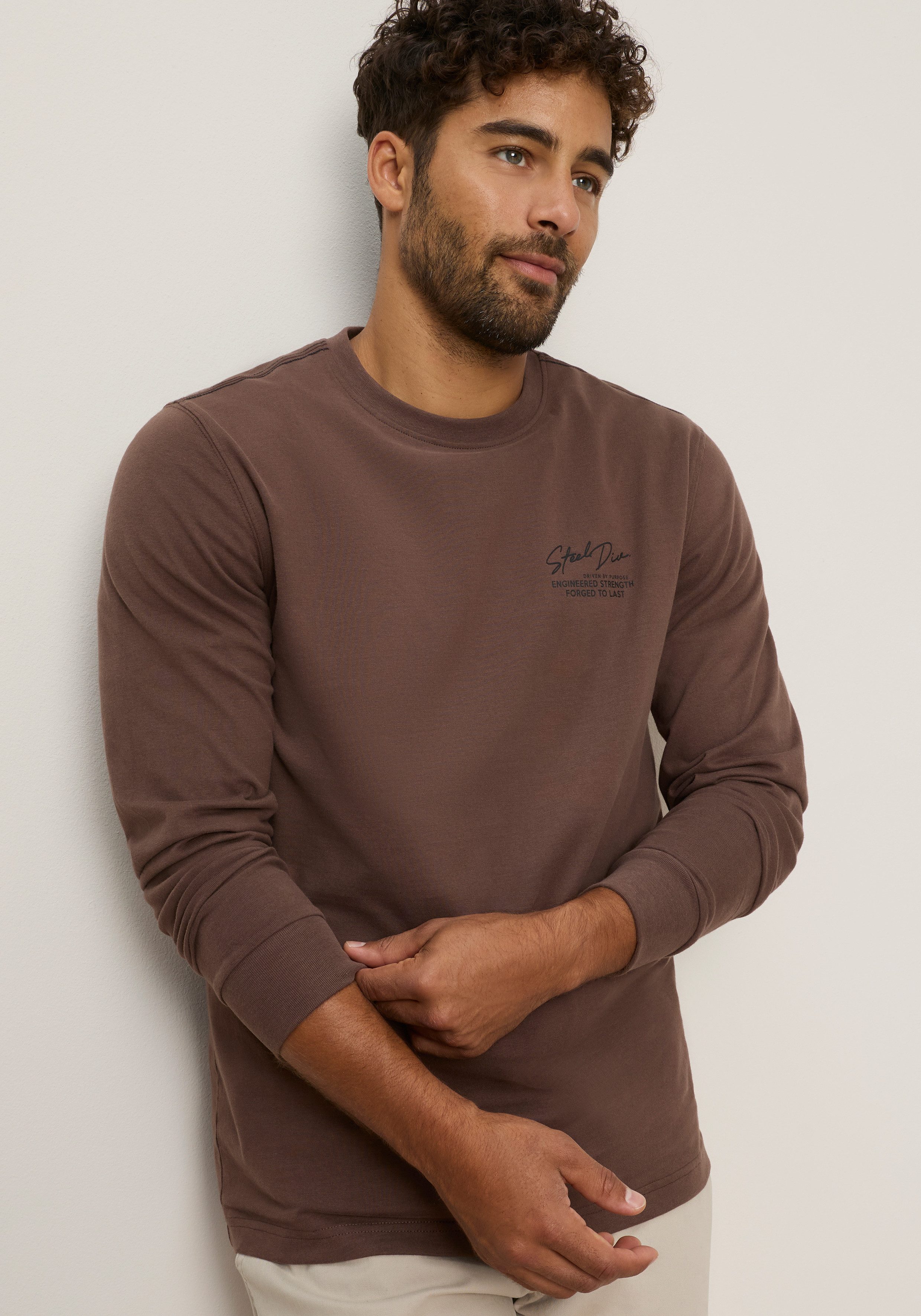 Man's World Rundhalsshirt schmale Passform, mit Langarm, unifarben, mit Print und Stickerei