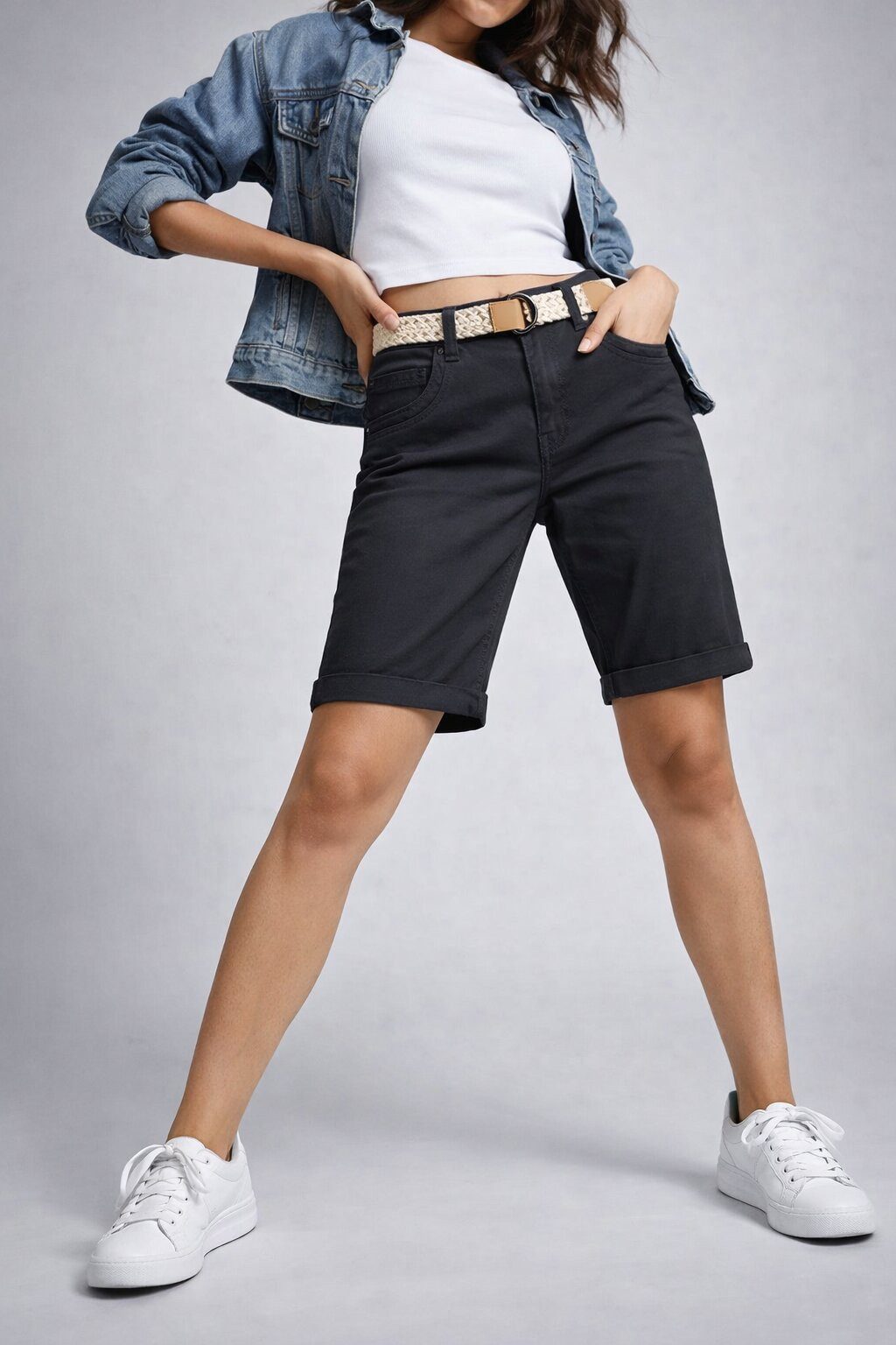SUBLEVEL Shorts Damen Chino Bermuda kurze Hose leichte Sommerhose mit Gürtel Leichte Bermuda mit Stretchkomfort, Slim Fit und Flechtgürtel