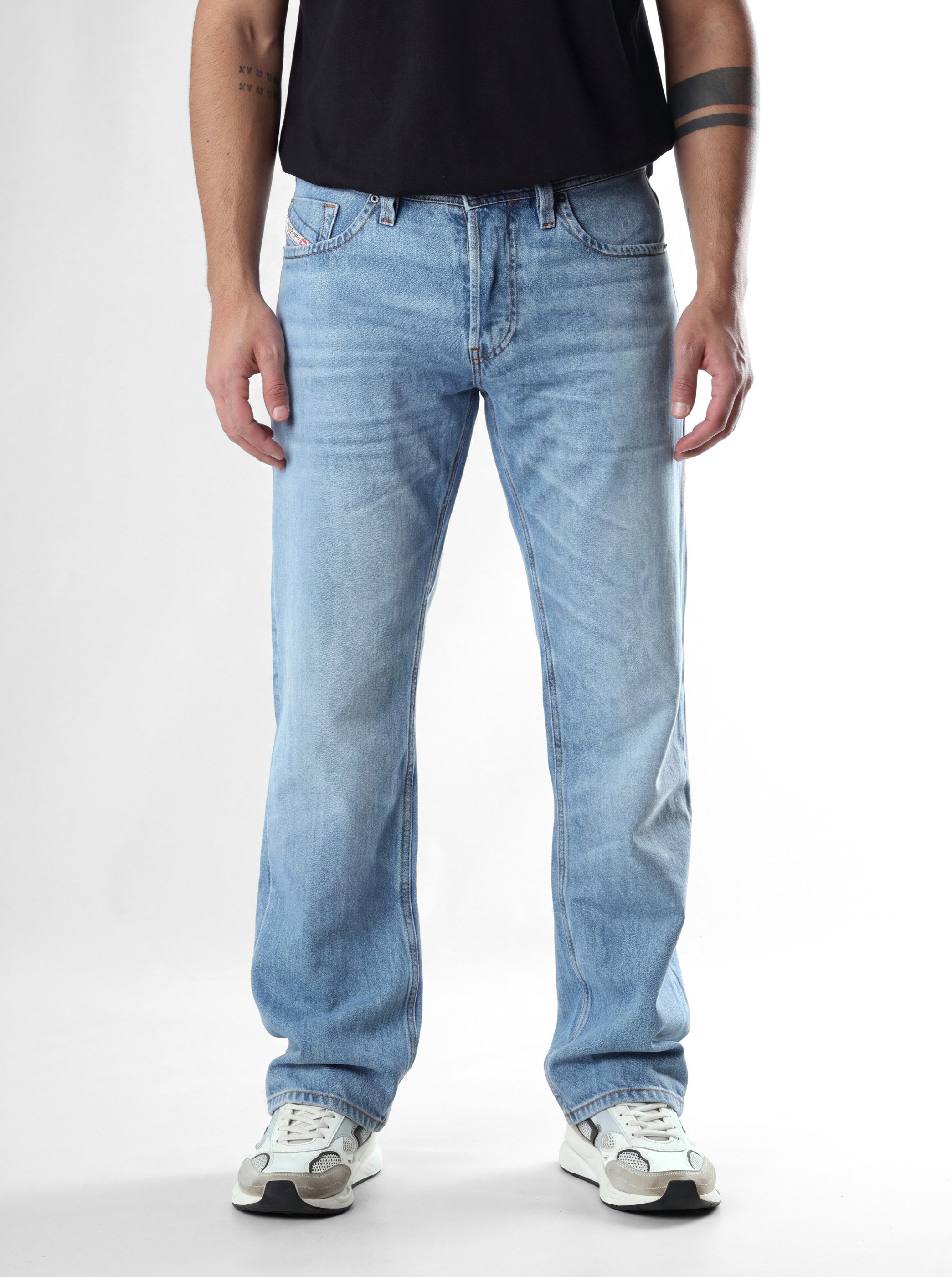 Diesel Straight-Jeans Regular Fit, Extra-Lang - MARKEE R68DJ - Länge:32 sehr leichter, stoffähnlicher Denim