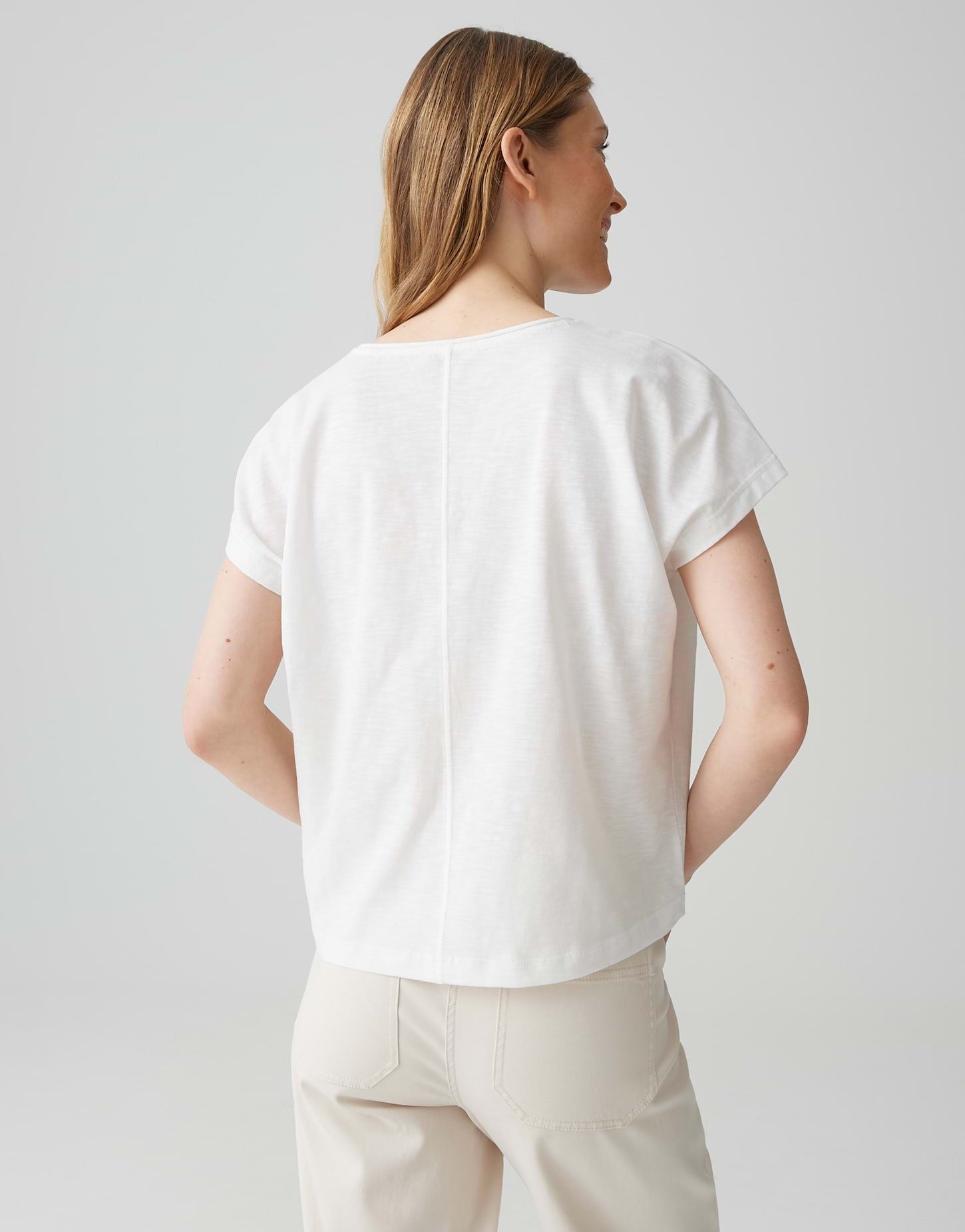 OPUS Kurzarmshirt Sidanki aus weichem Jersey mit dezenter Struktur Der überschnittene Arm sorgt für eine relaxte Silhouette – Bild 3 von 5