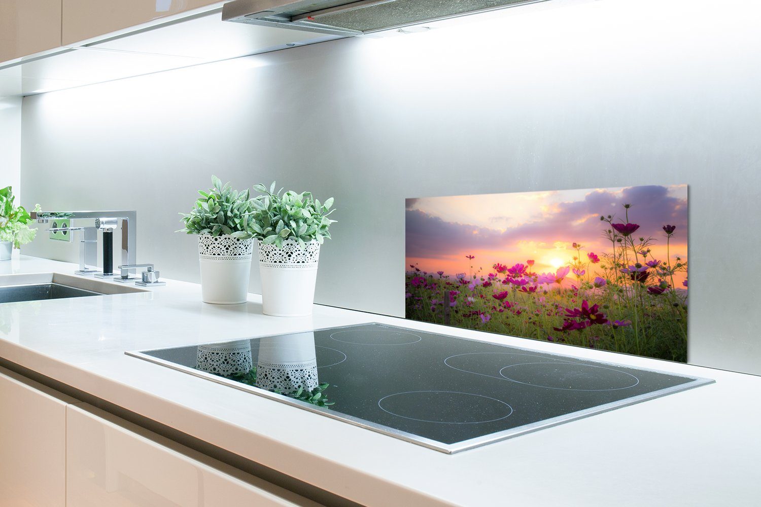 60x30 Küchenrückwand Küchen Schmutzflecken Wandschutz, cm, Fett Natur Grün, MuchoWow Rosa für Blumen - - Sonnenuntergang gegen (1-tlg), - und -