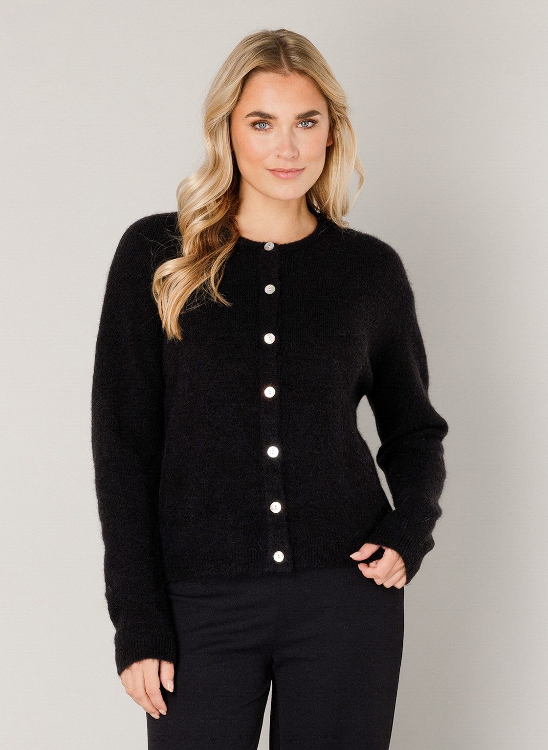 Base Level Cardigan Yuli mit Woll-Anteil und Knopfleiste günstig online kaufen