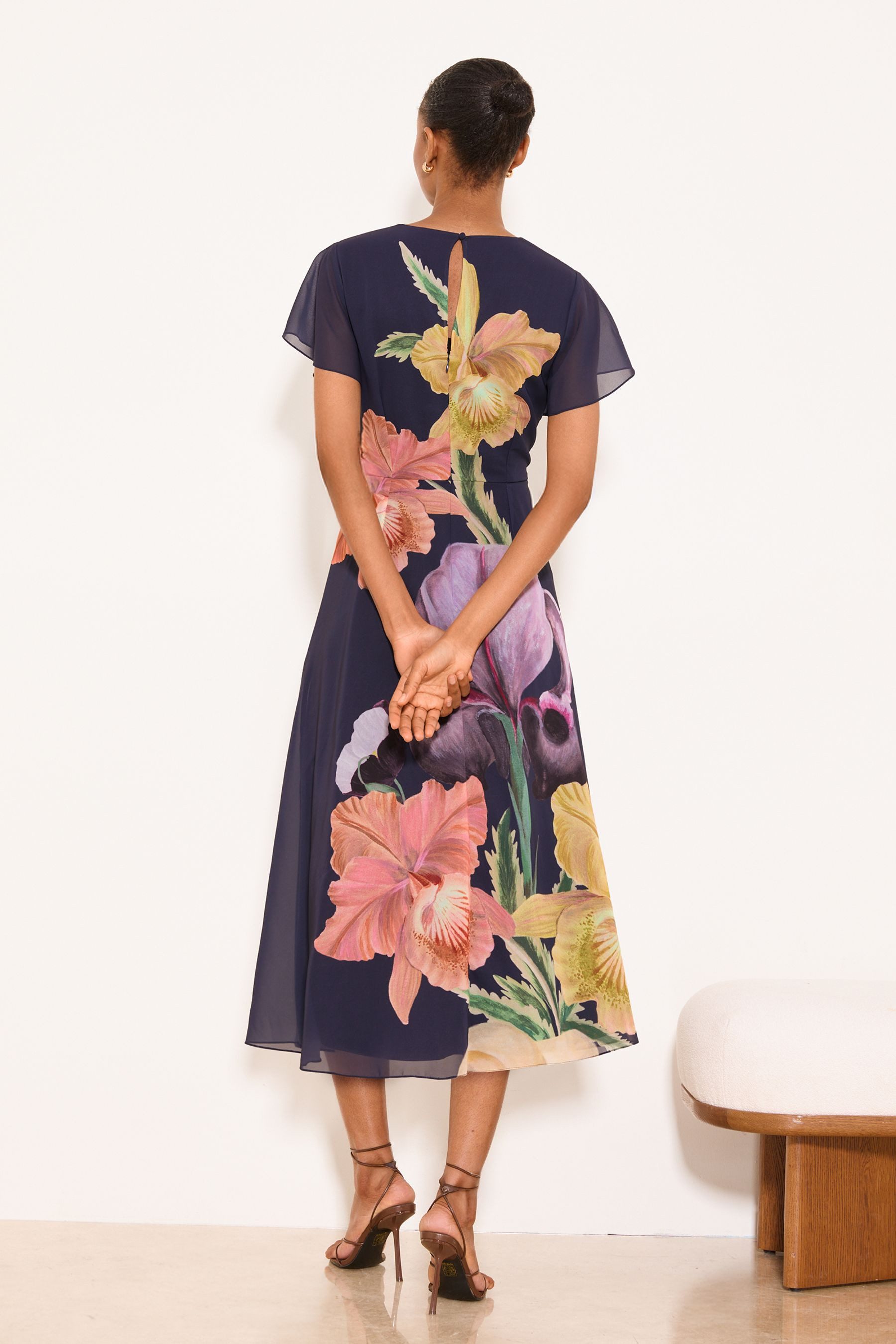 LIPSY Midikleid Lipsy X Mandy Sade Ausgestelltes Midikleid (1-tlg)