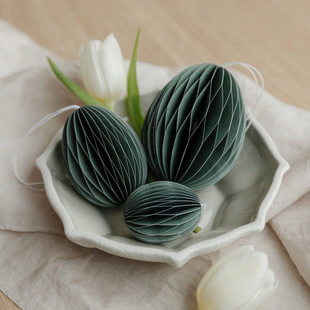 studio mkono Dekoobjekt Osterei aus Papier zum Aufhängen in Olive