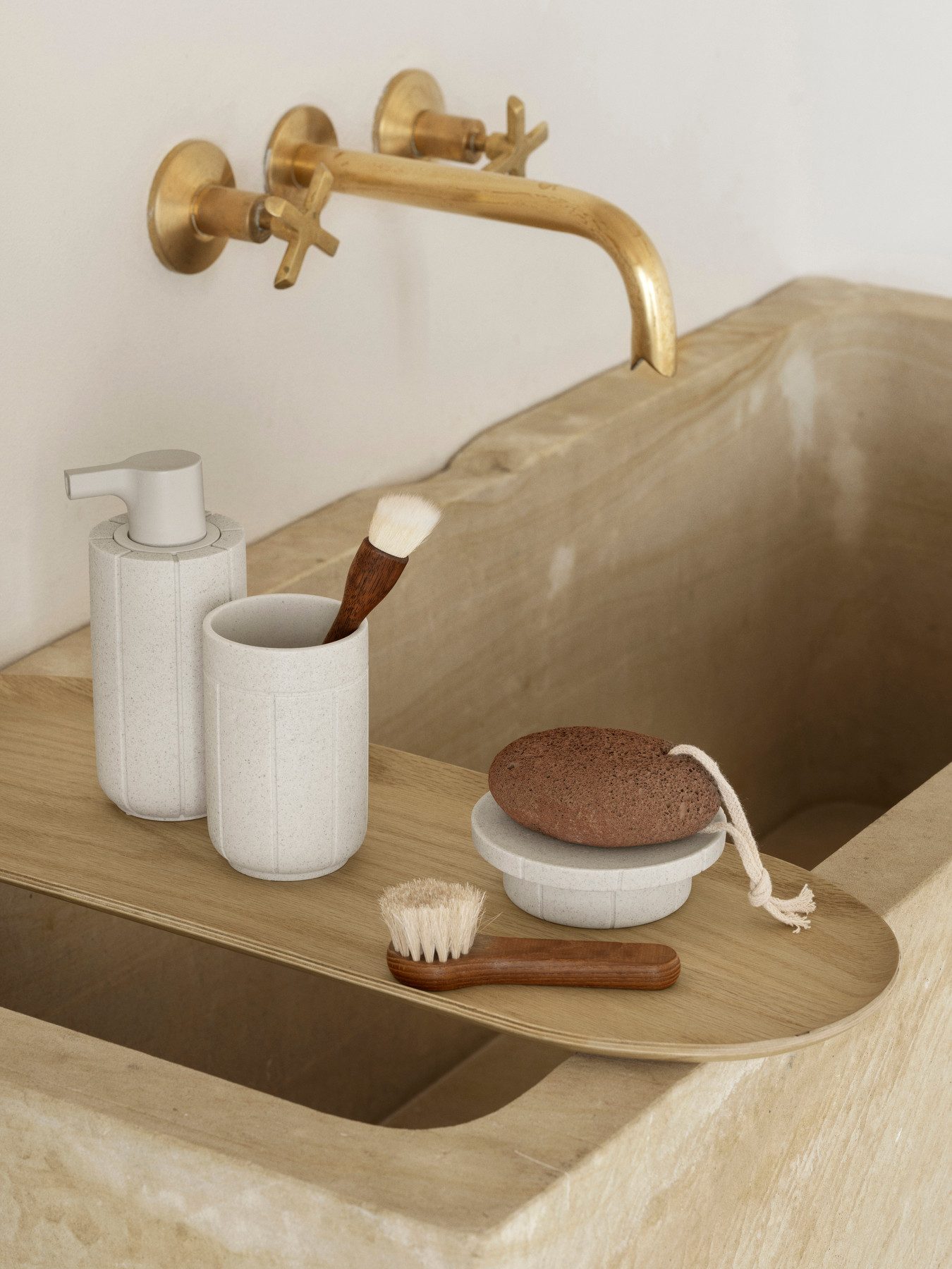 blomus Seifenschale -KUA- Seifenablage, Seifenhalter, Seifenunterlage: modernes Design, Breite: 11 cm, Ø 11 cm, aus Polyresin, Recyceltes Polyresin, Nachfüllbar, 300ml Volumen, Farbvielfalt