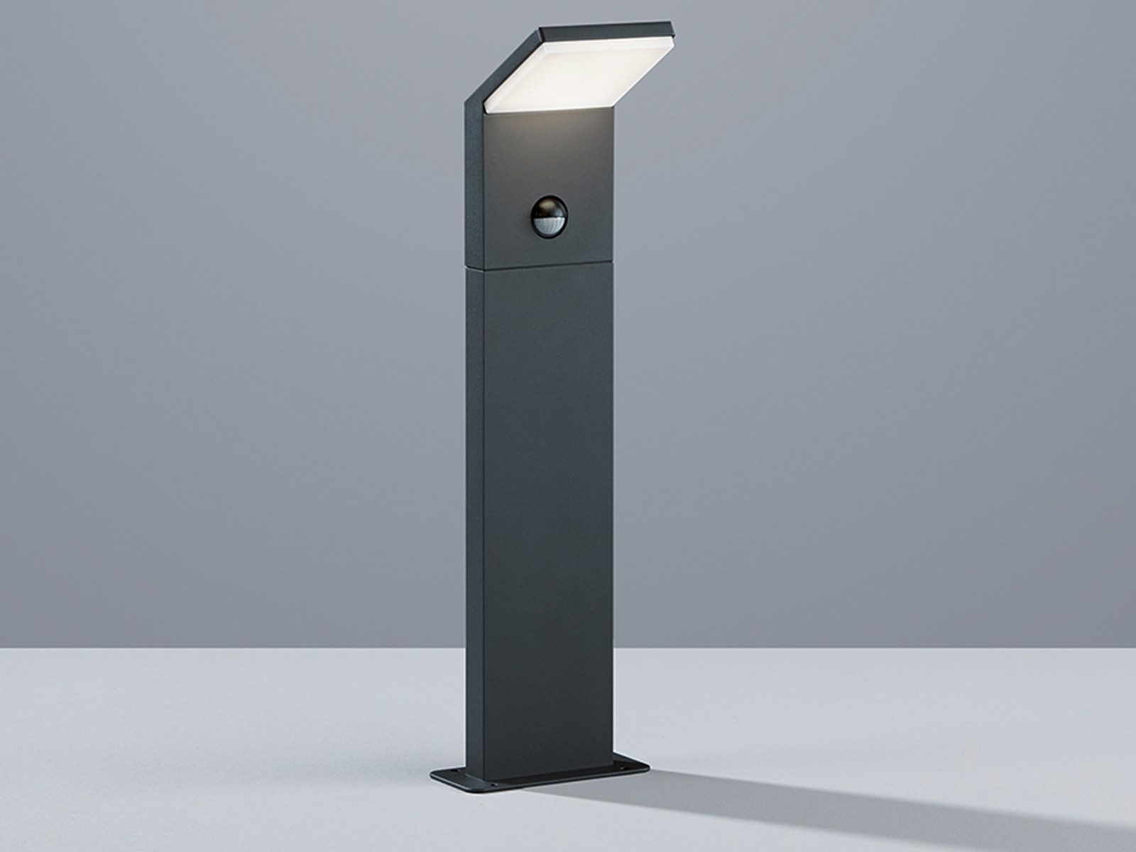 TRIO Leuchten LED Pollerleuchte, Bewegungsmelder, LED fest integriert, Warmweiß, Außen Garten-Wegbeleuchtung mit Strom aus Aluminium, Höhe 50cm