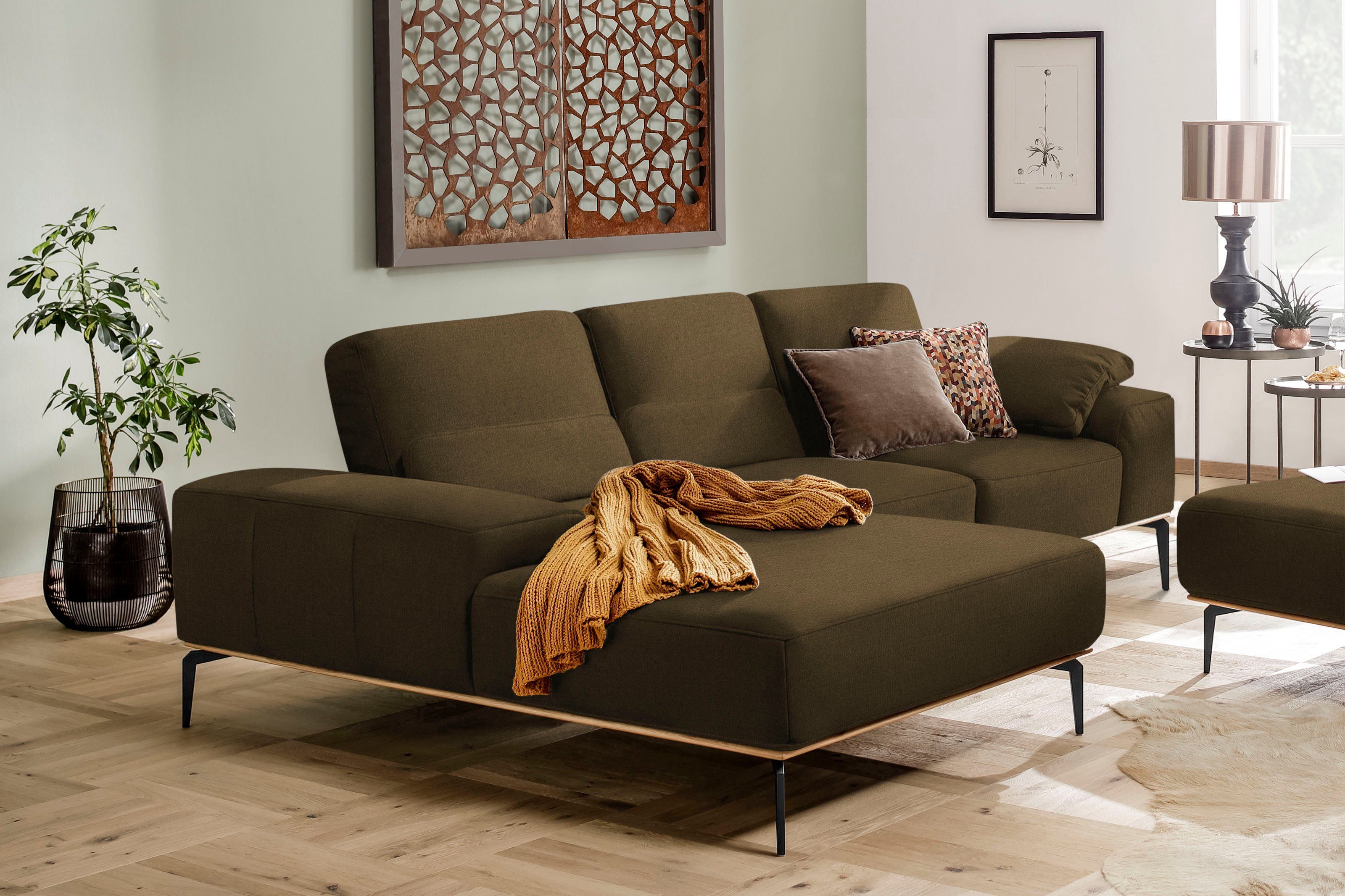 W.SCHILLIG Ecksofa run, Designsofa mit tollem Sitzkomfort, bequem, L-Form, mit Holzsockel, Füße in Schwarz pulverbeschichtet, Breite 279 cm