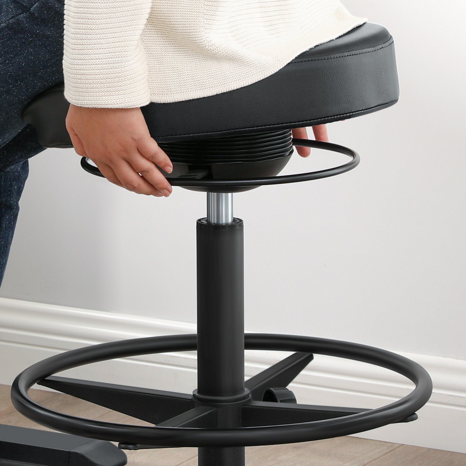 SONGMICS Arbeitshocker Bürohocker, Sitzhocker, 360° Drehstuhl, höhenverstellbar, 59,5-81 cm, ergonomischer Arbeitshocker, verstellbare Fußstütze, schwarz