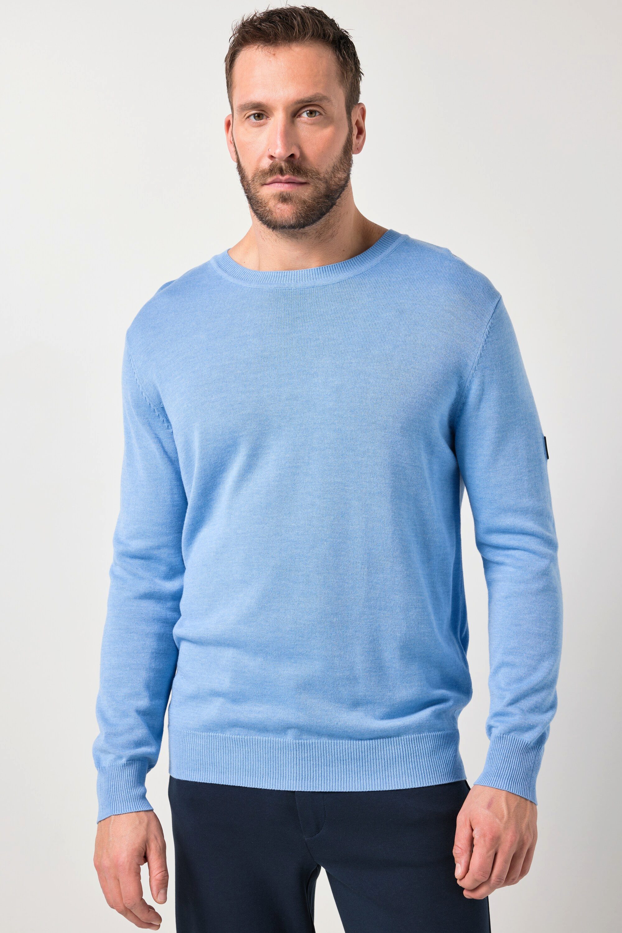 JP1880 Rundhalspullover Pullover leichter Feinstrick Badge. € 49,99
