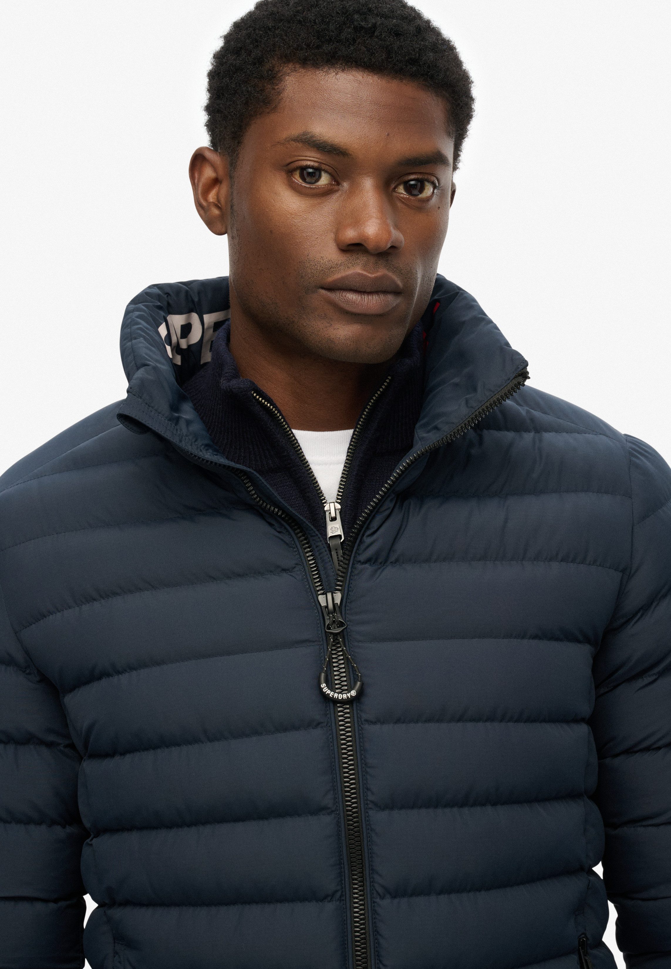 Superdry Steppjacke FUJI PRINT PADDED JACKET Slim Fit, mit Reißverschluss, in unifarbener Optik – Bild 5 von 5
