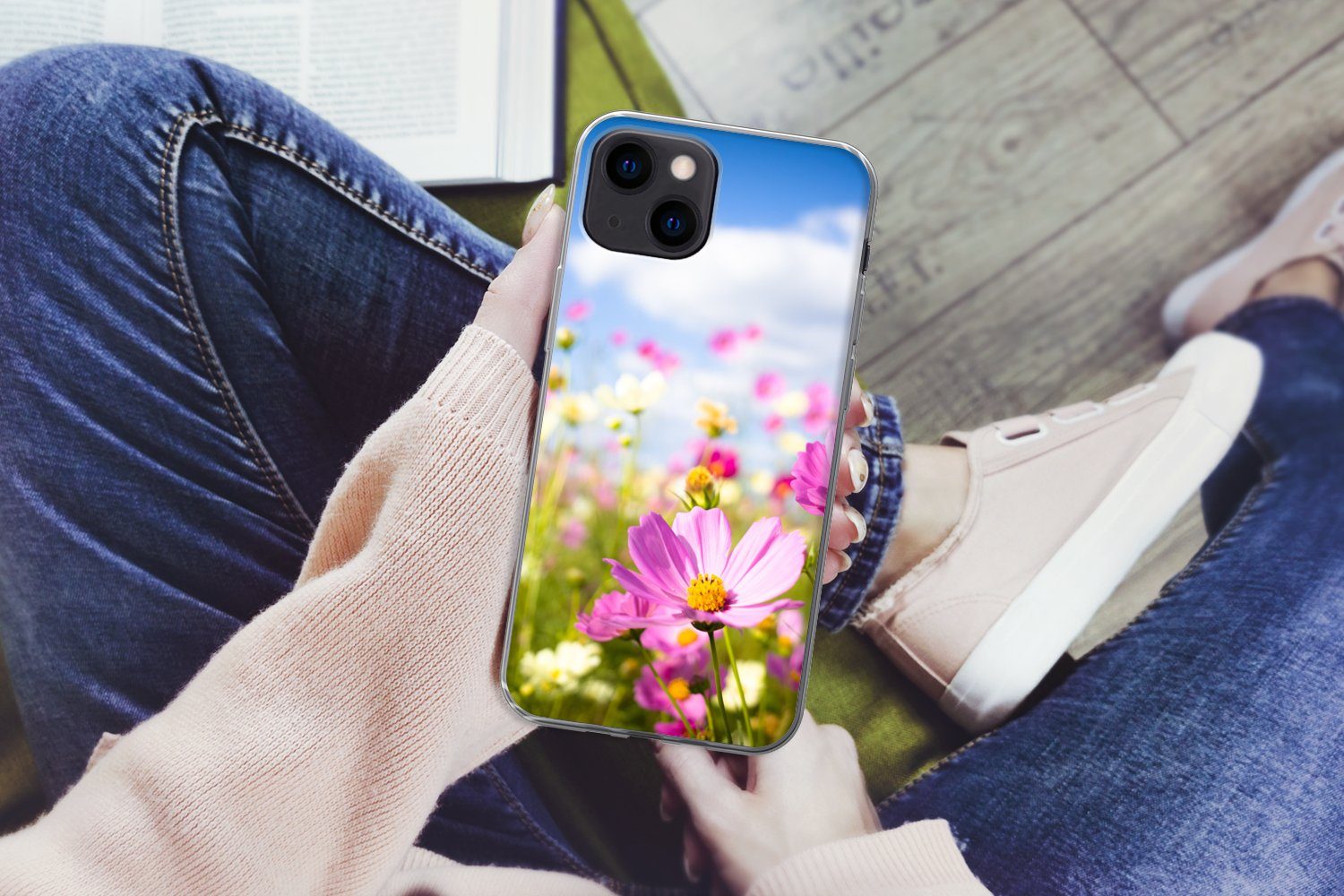 MuchoWow Handyhülle für Apple iPhone 13 Blumen - Wiese - Lila - Gras - Weiß - Wolken - Bla, Smartphone-Bumper, Print, Handy Schutzhülle Dünn