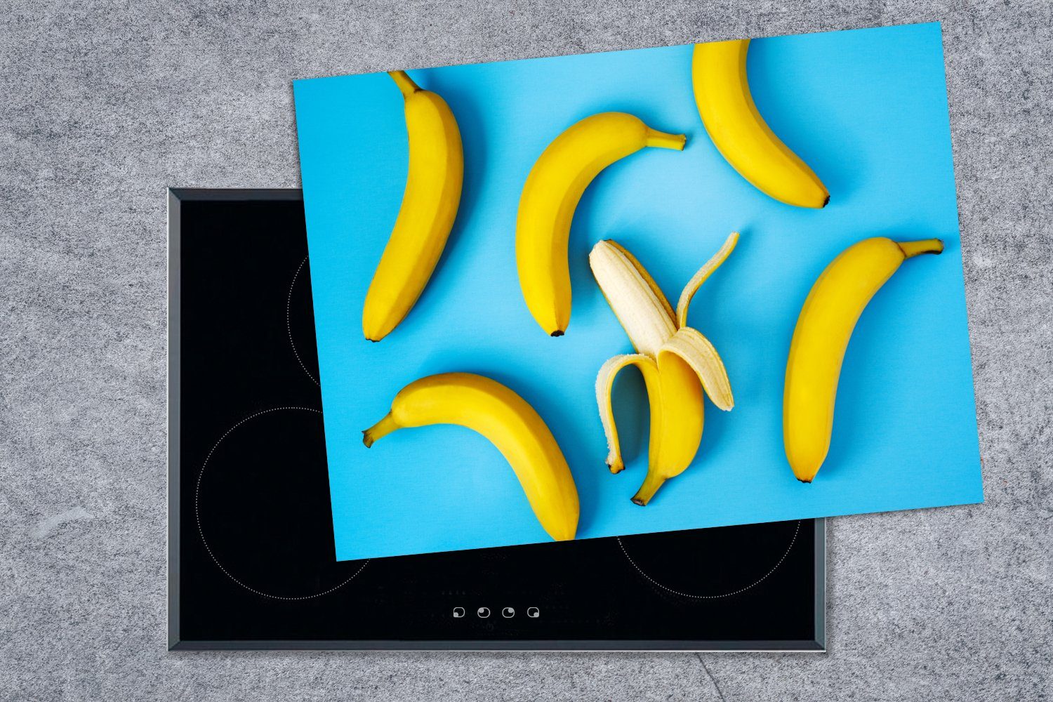 Arbeitsfläche Ceranfeldabdeckung - Bananen tlg), cm, Vinyl, Obst 70x52 Blau, - nutzbar, MuchoWow (1 Mobile Herdblende-/Abdeckplatte