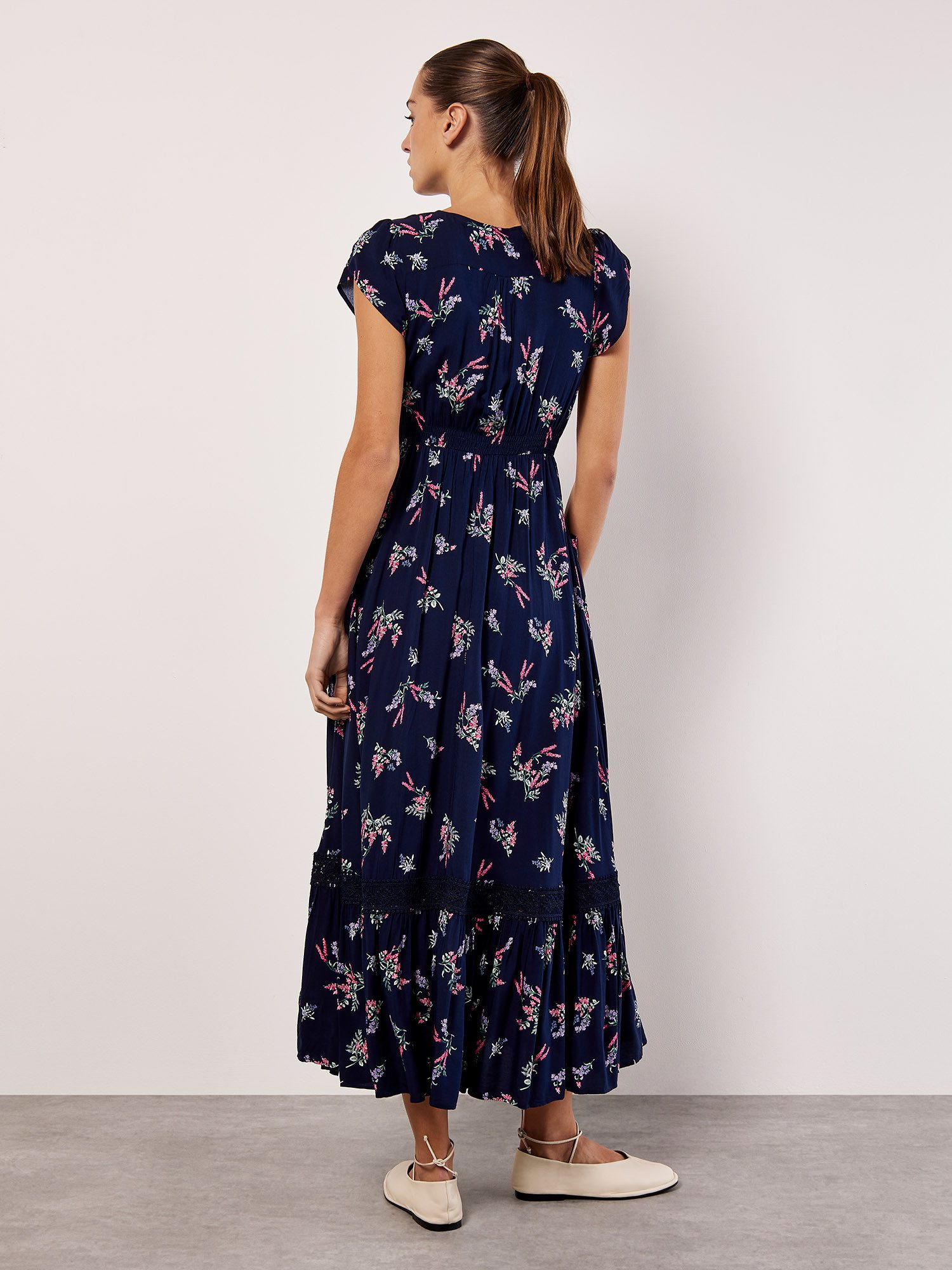Apricot Maxikleid Maxi-Sommerkleid mit bestickter Bordüre – Bild 4 von 4