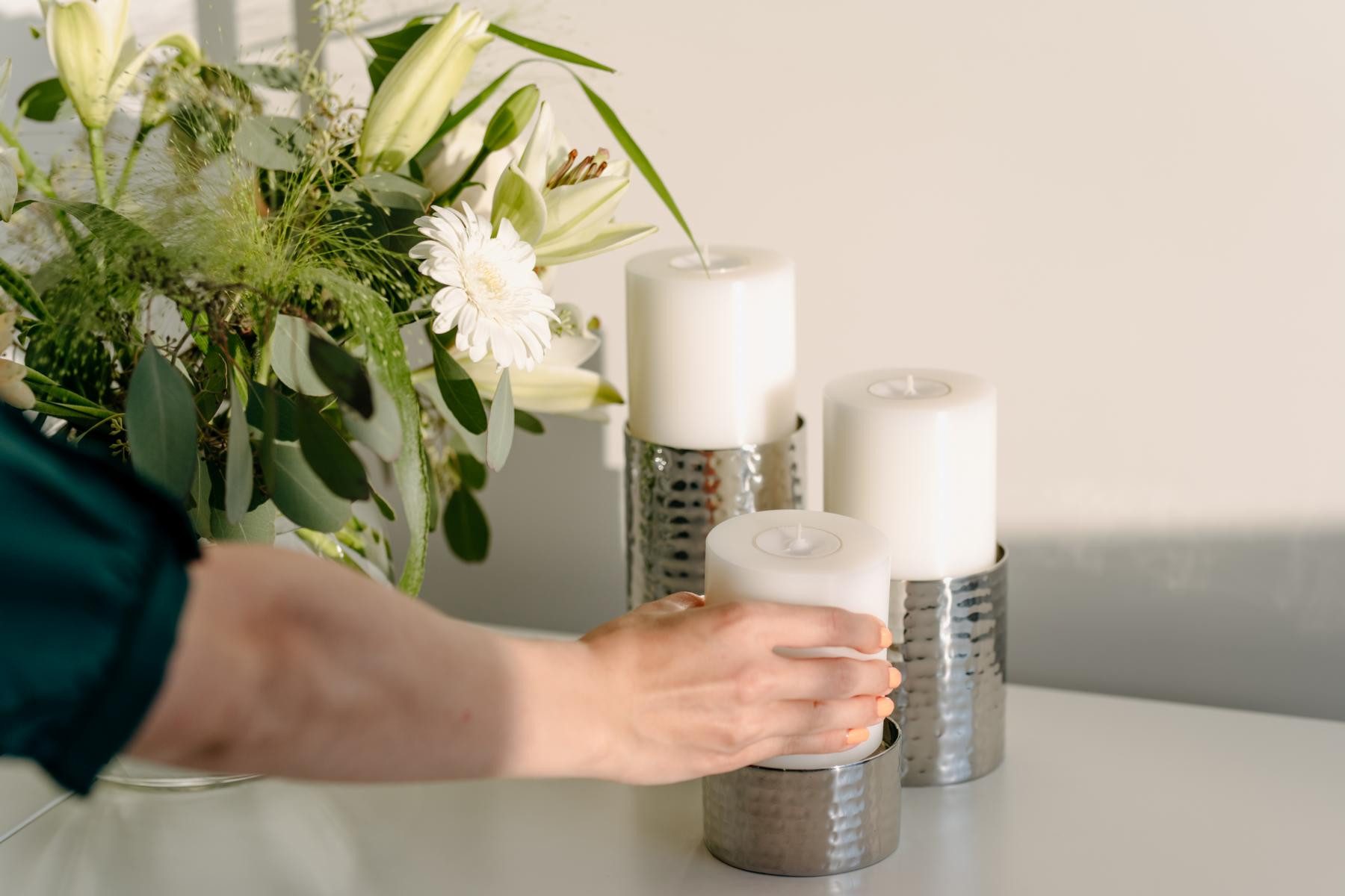 EDZARD Stumpenkerze Cornelius Ø 8 cm, (H 12 cm) Stumpenkerzen-Optik, Dauerkerze für Teelichter