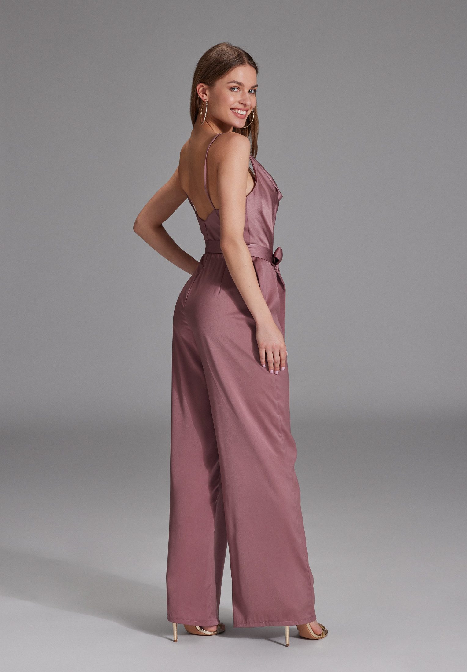 Hey Kyla Jumpsuit - Satin Jumpsuit mit Bindegürtel Oberteil in figurbetonte günstig online kaufen