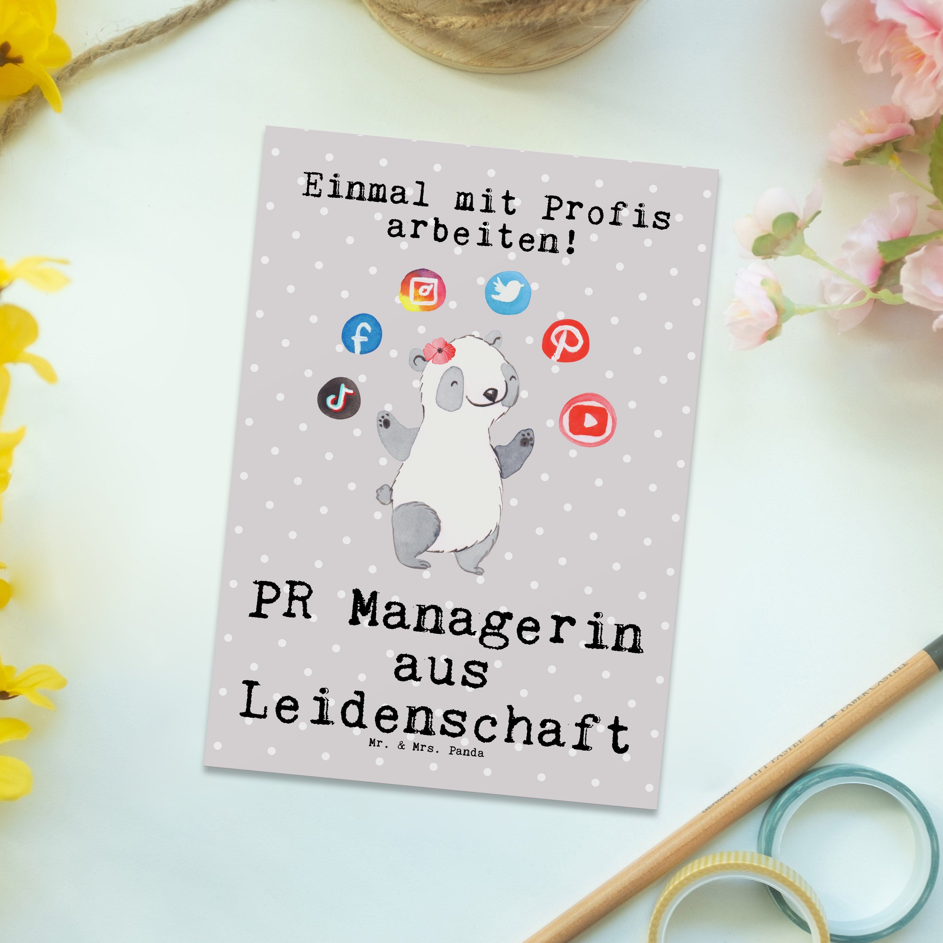 Panda Mrs. Pastell Managerin Dankeskarte Leidenschaft - - Geschenk, PR aus Mr. & Postkarte Grau