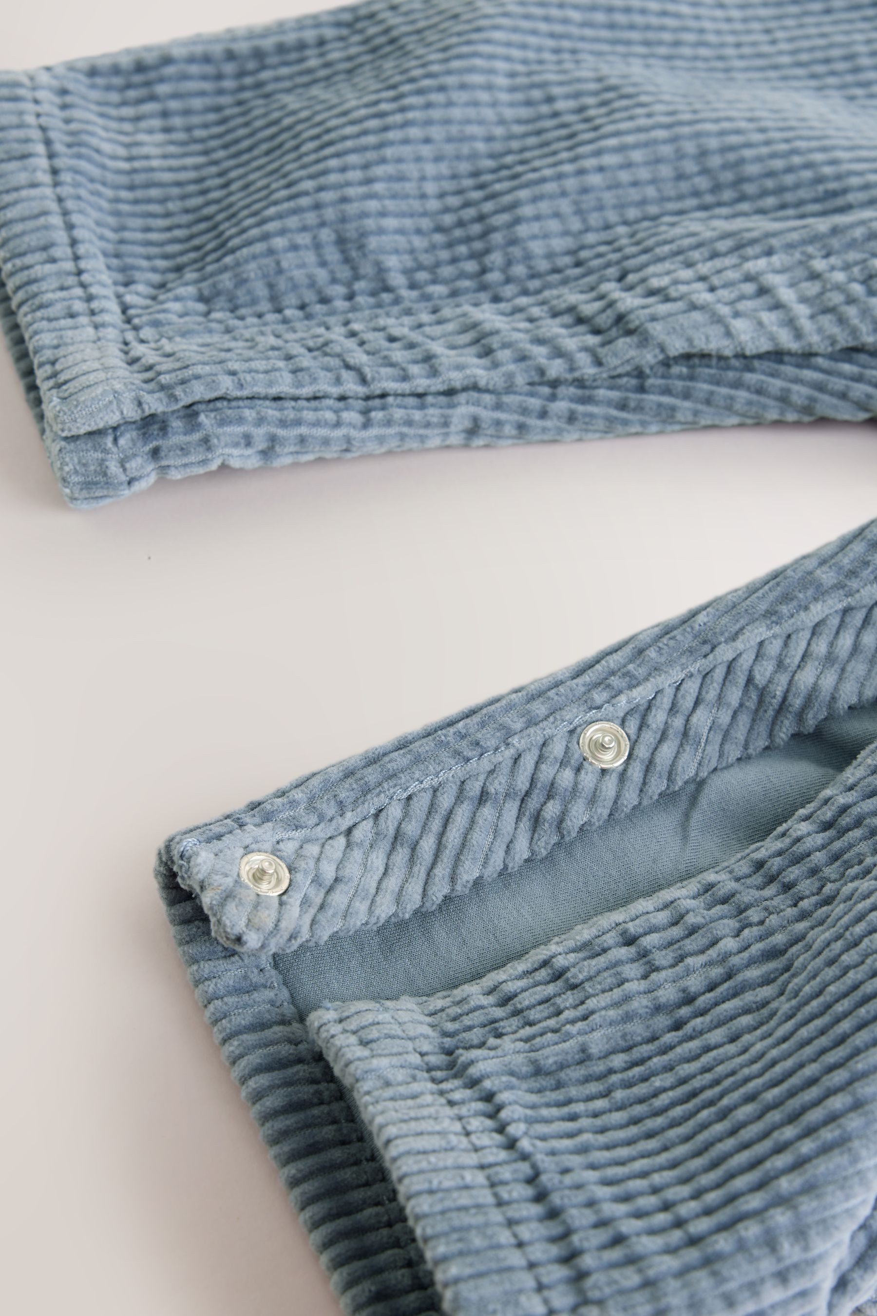 Next Latzhose Strukturierte Regular Fit Latzhose aus Cord (1-tlg) – Bild 4 von 4